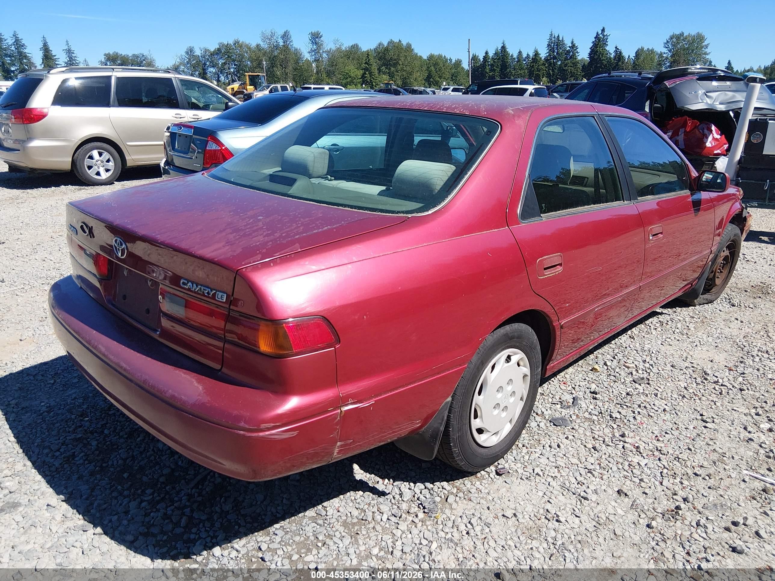 1998 Toyota Camry Le Red vin: 4T1BG22K2WU856640