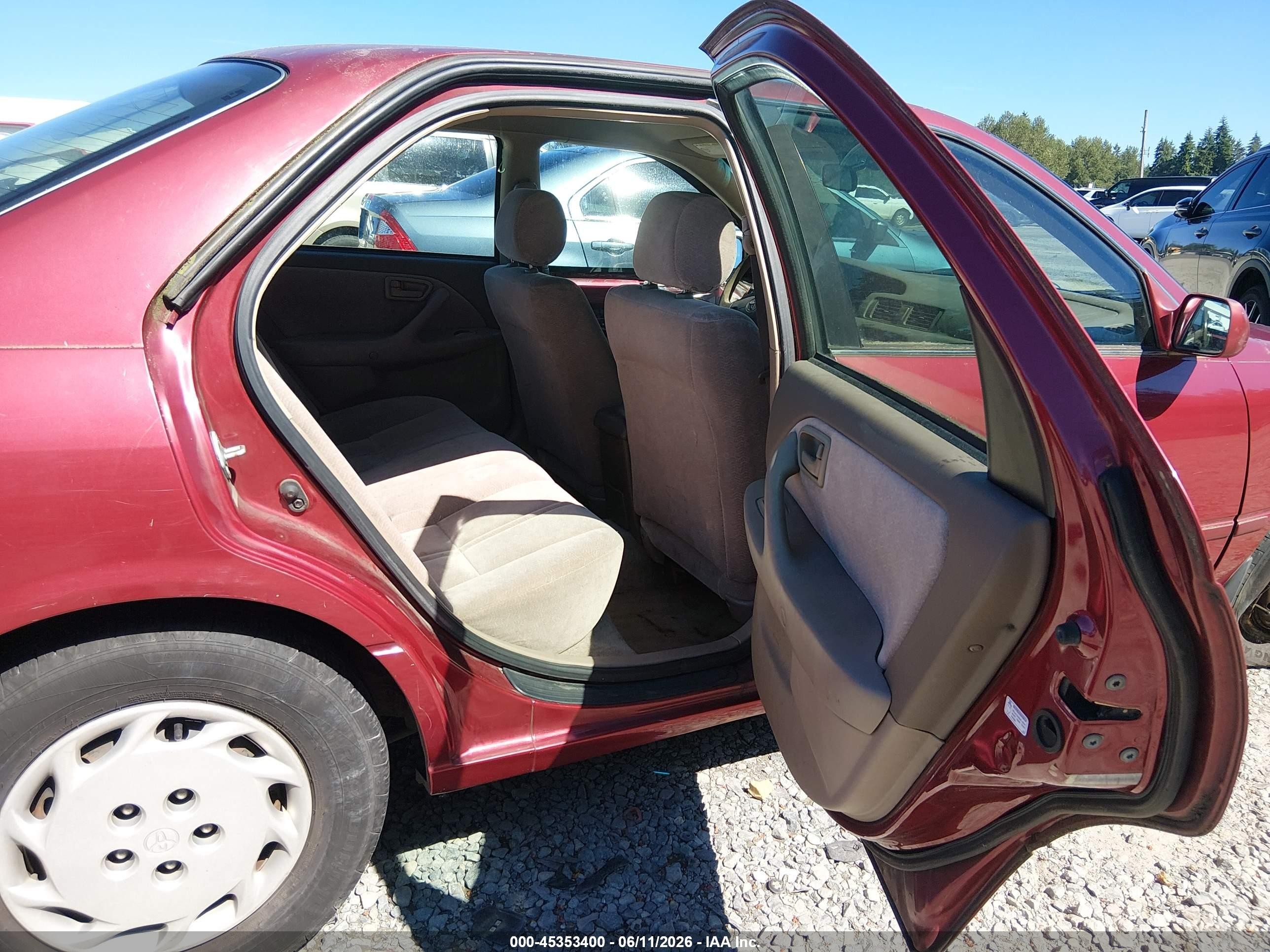 1998 Toyota Camry Le Red vin: 4T1BG22K2WU856640
