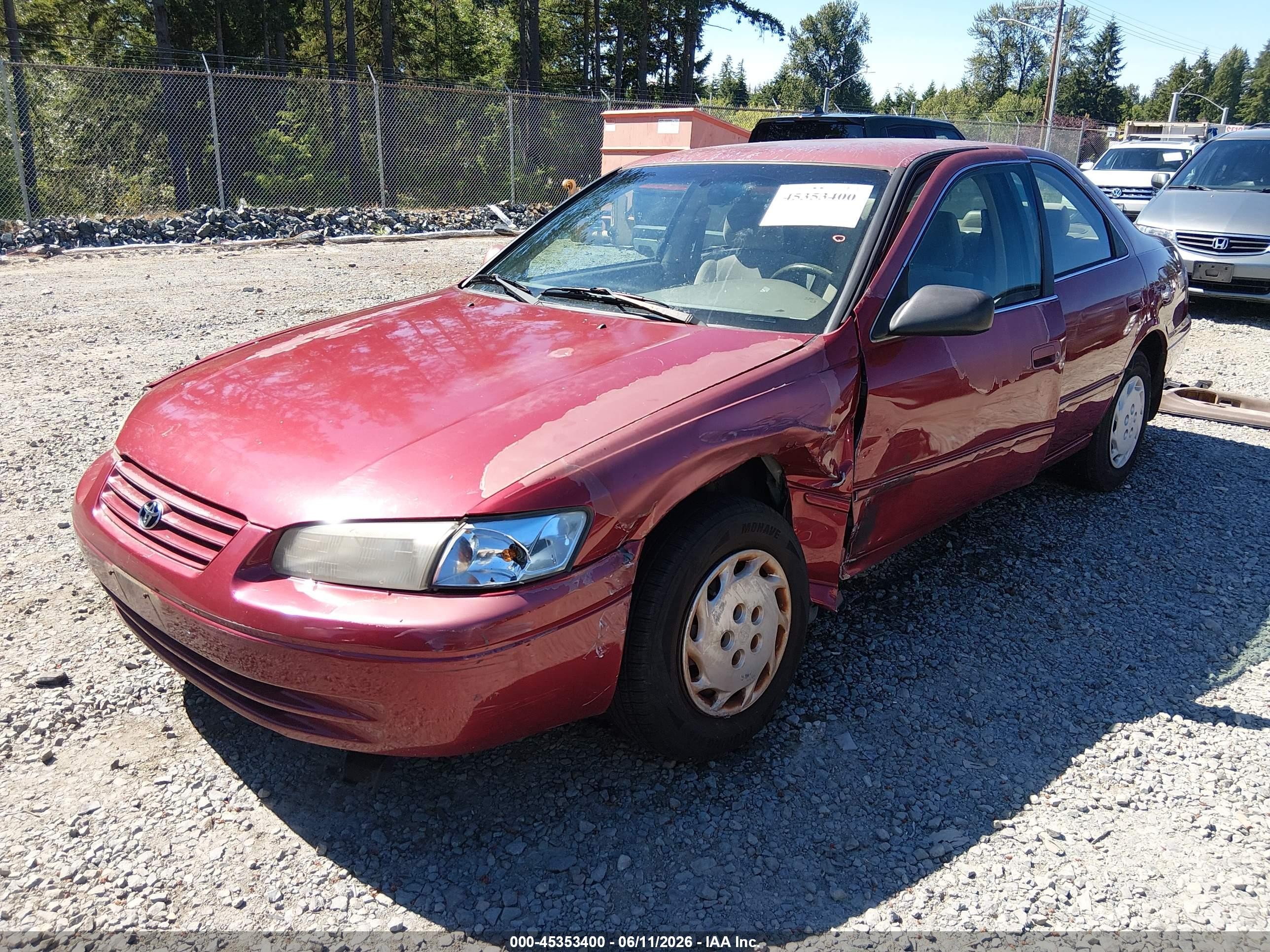 1998 Toyota Camry Le Red vin: 4T1BG22K2WU856640