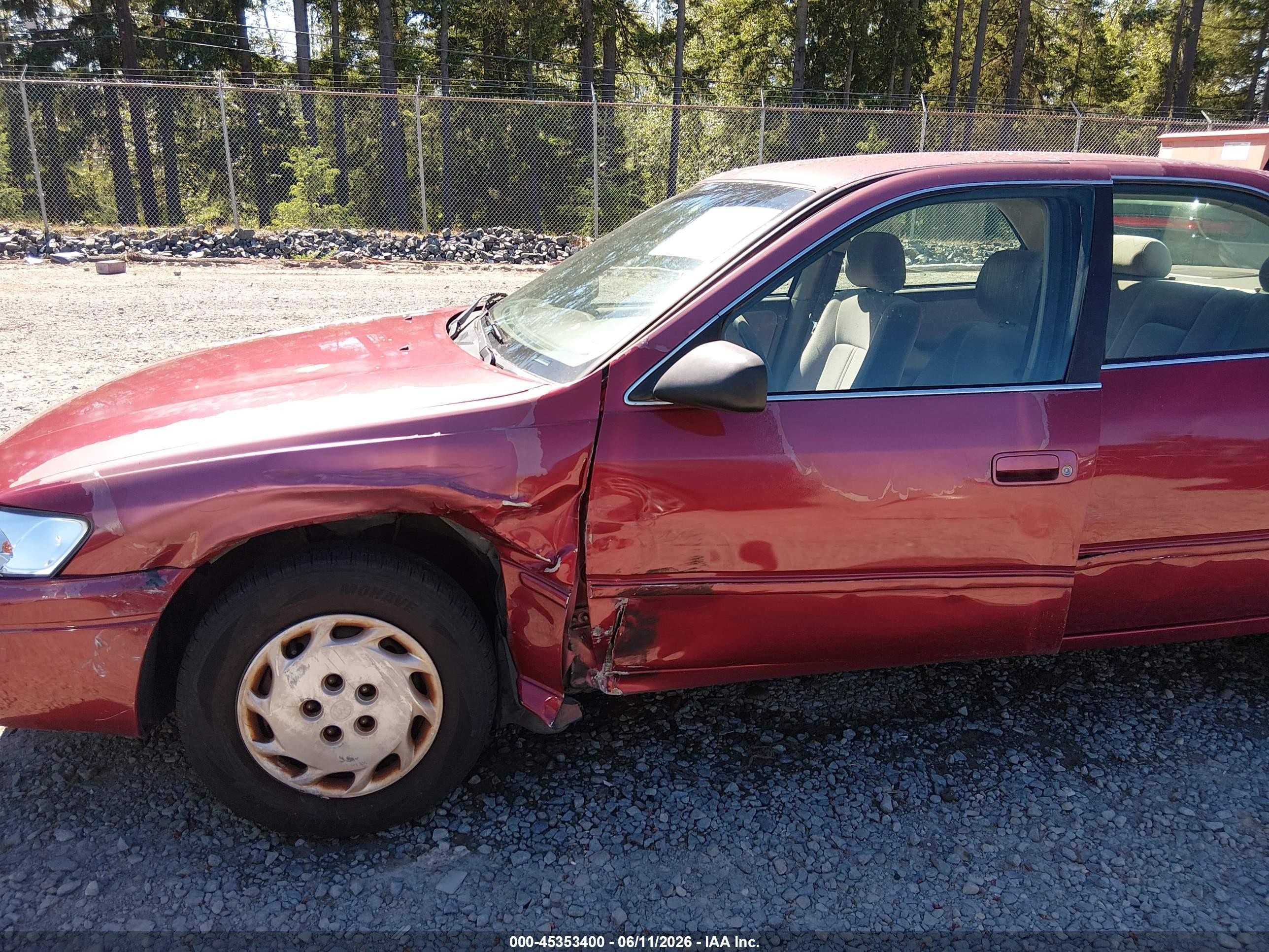 1998 Toyota Camry Le Red vin: 4T1BG22K2WU856640