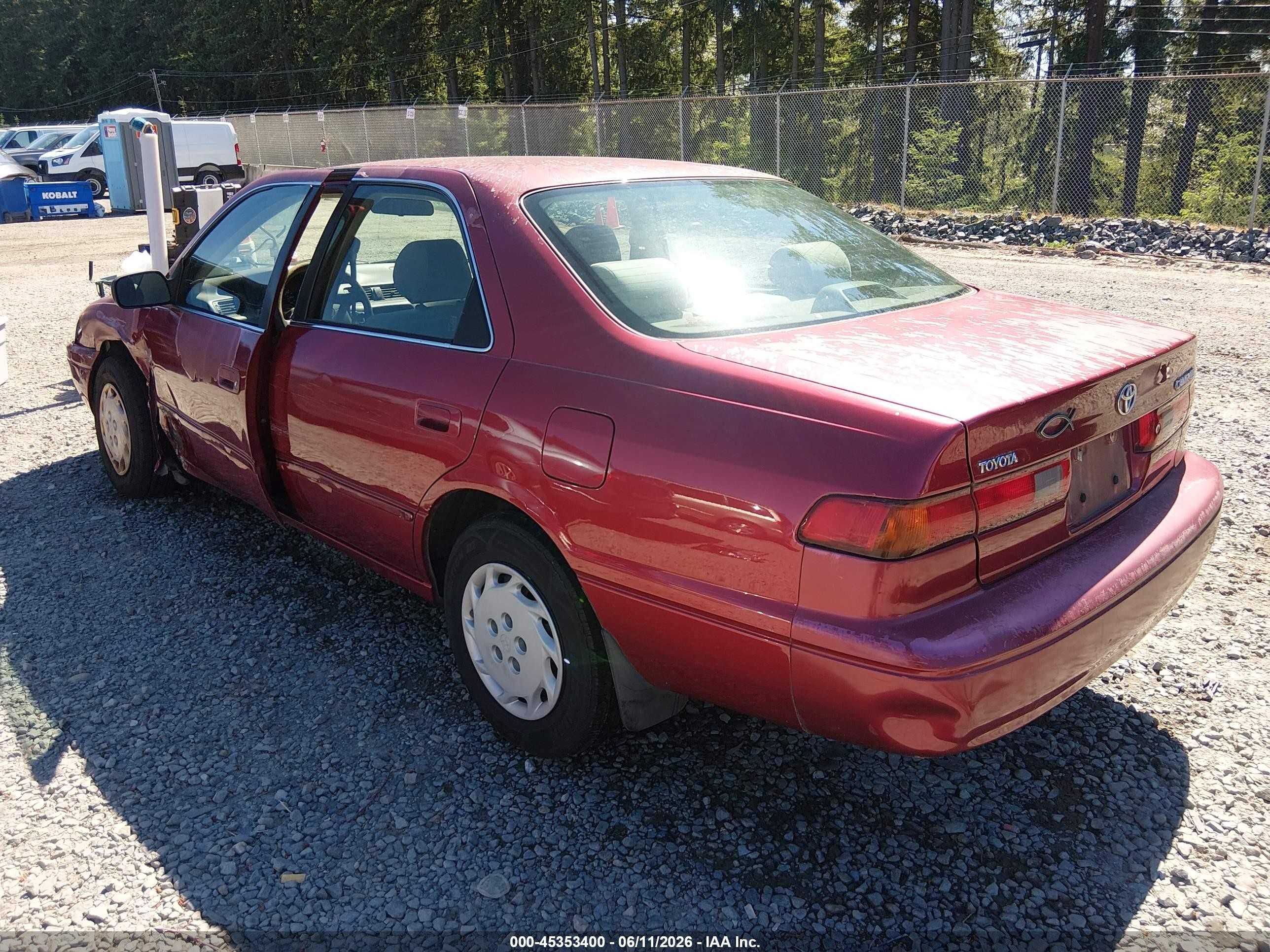 1998 Toyota Camry Le Red vin: 4T1BG22K2WU856640