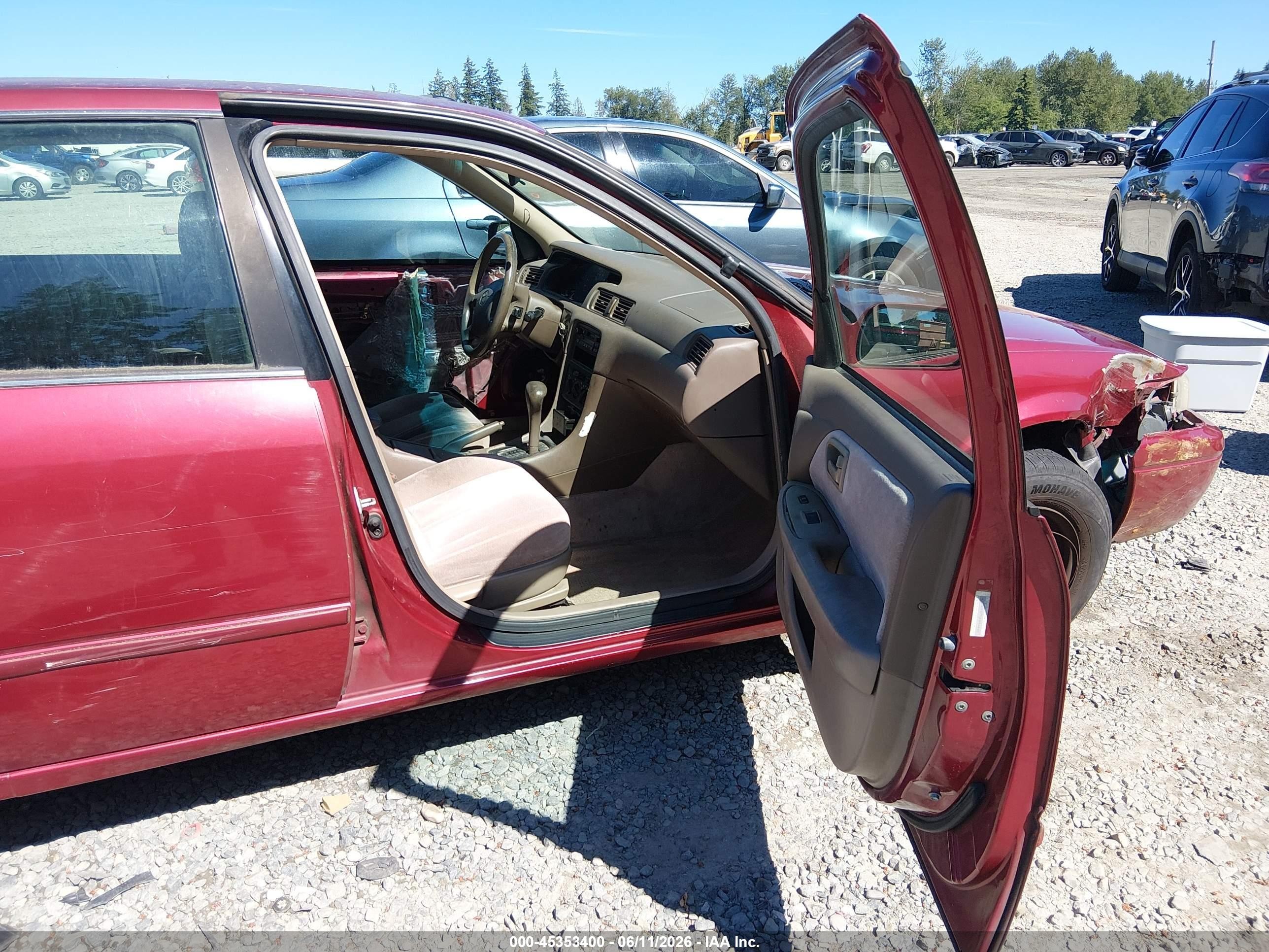 1998 Toyota Camry Le Red vin: 4T1BG22K2WU856640