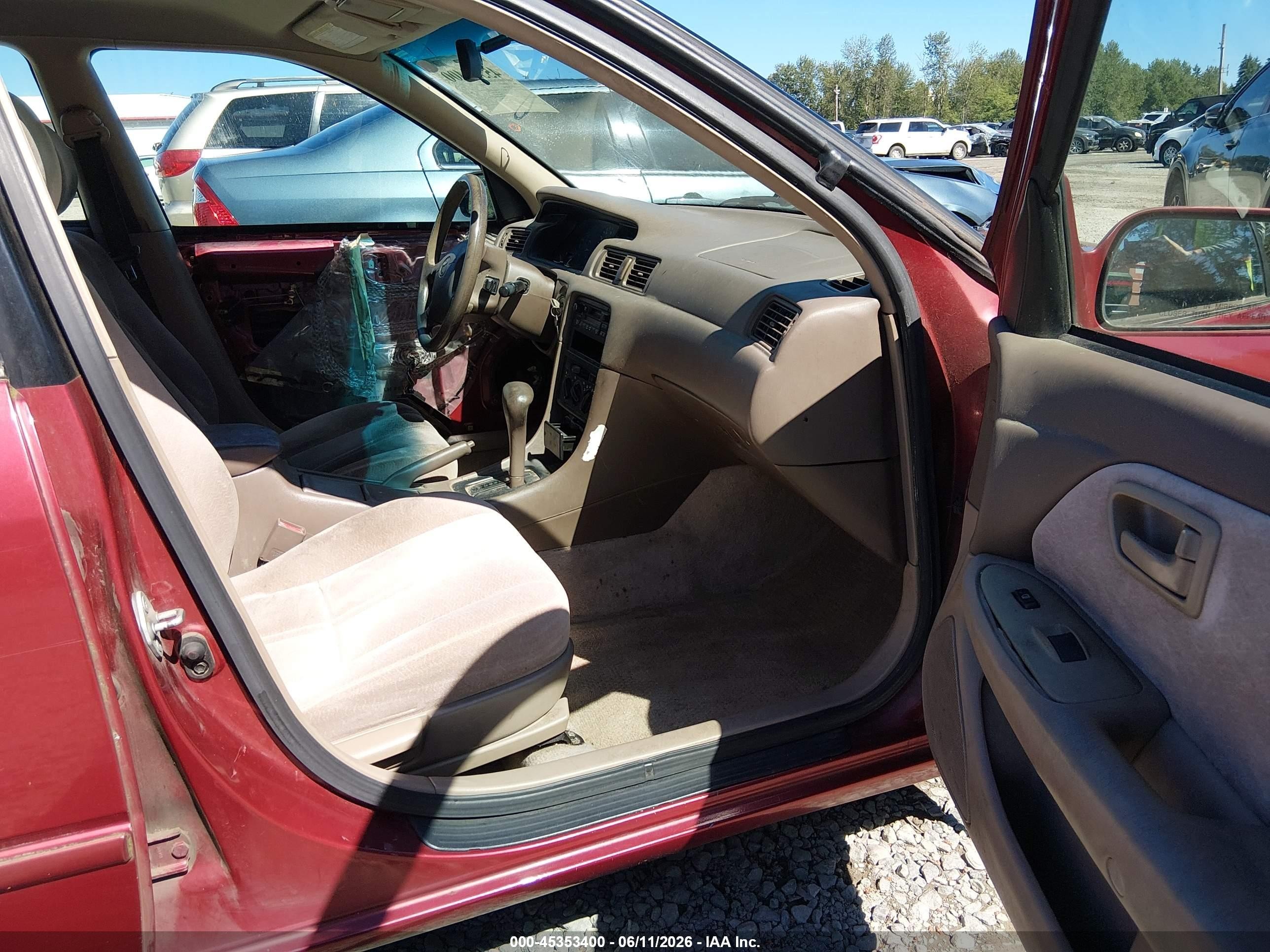 1998 Toyota Camry Le Red vin: 4T1BG22K2WU856640