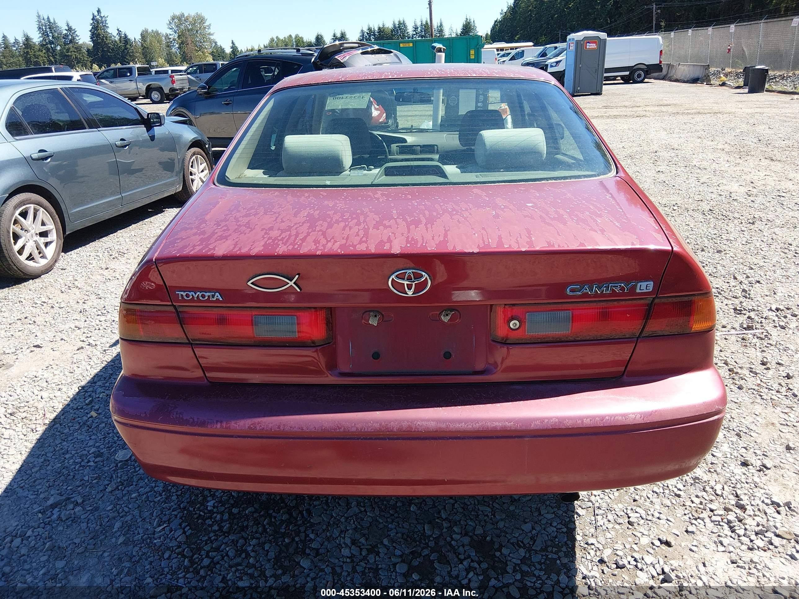 1998 Toyota Camry Le Red vin: 4T1BG22K2WU856640