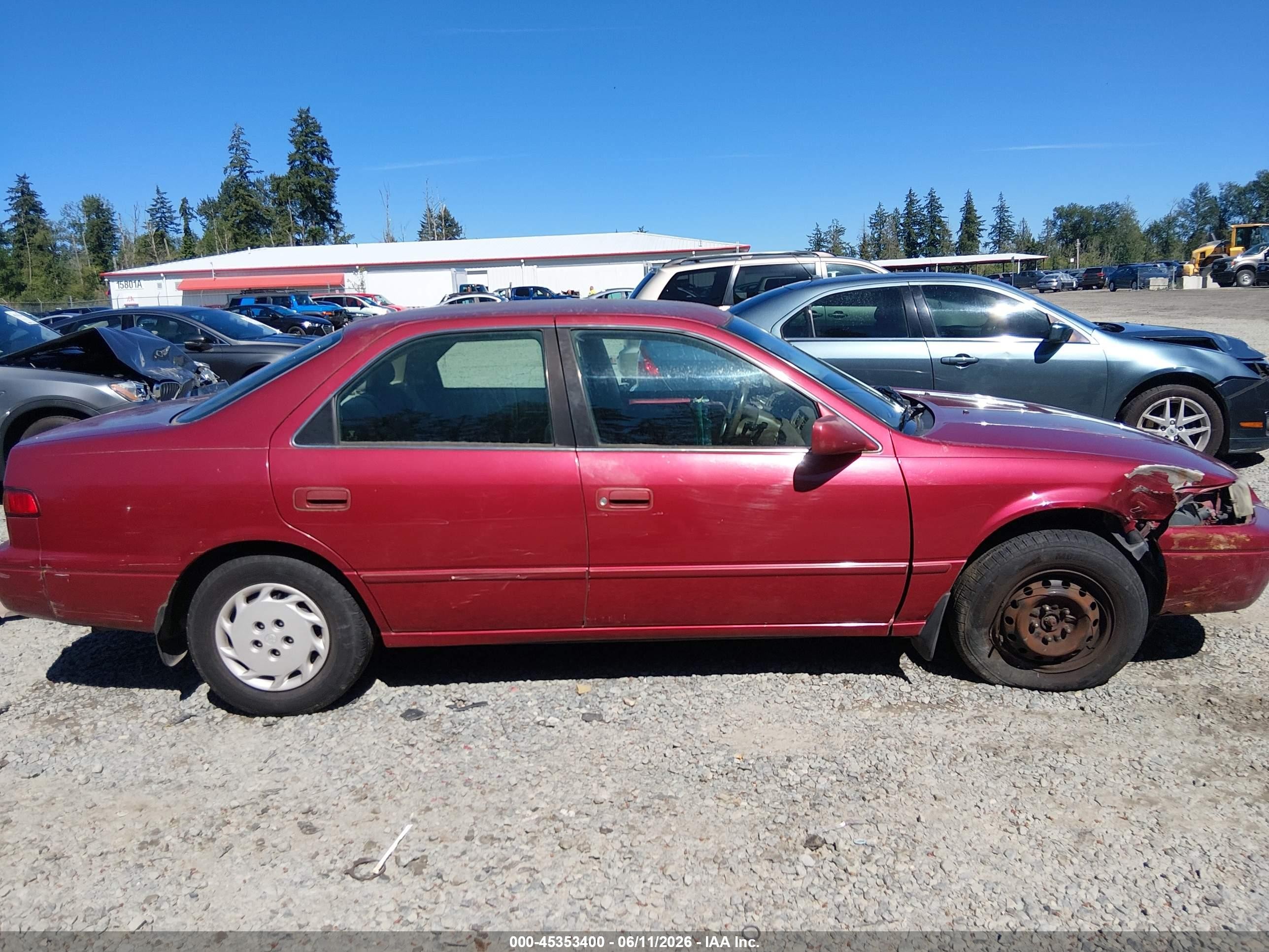 1998 Toyota Camry Le Red vin: 4T1BG22K2WU856640