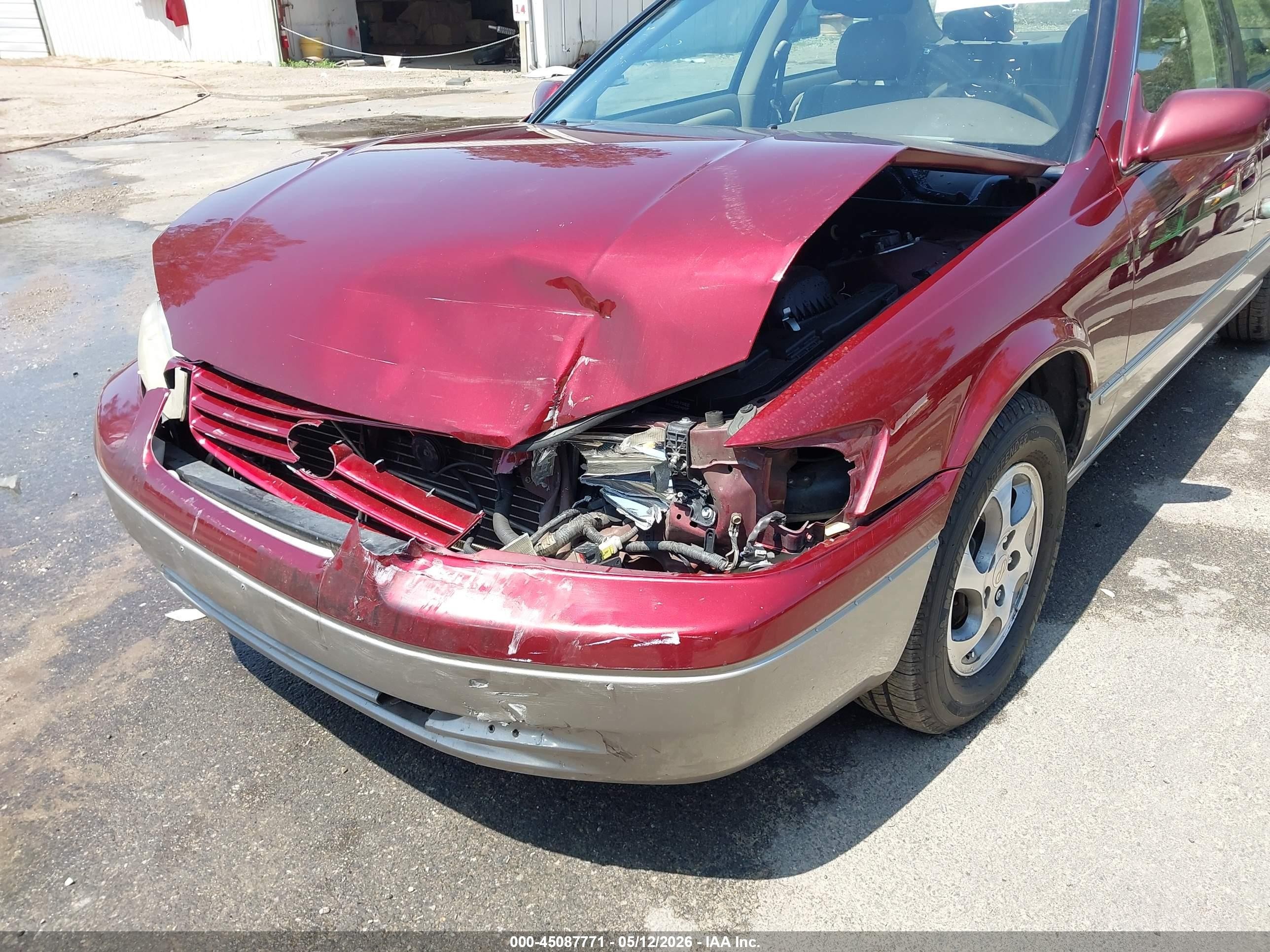 1999 Toyota Camry Le Red vin: 4T1BG22K2XU466056