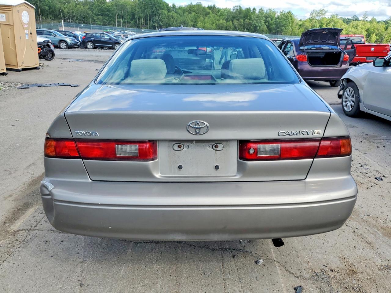 1999 Toyota Camry Le Tan vin: 4T1BG22K2XU467434