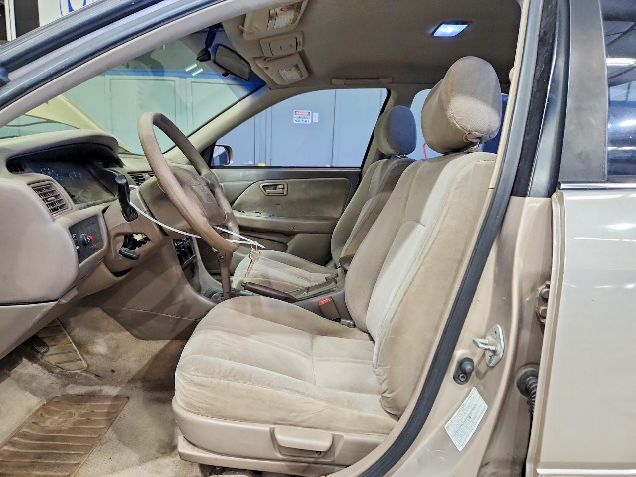 1999 Toyota Camry Ce Золотой vin: 4T1BG22K2XU511335