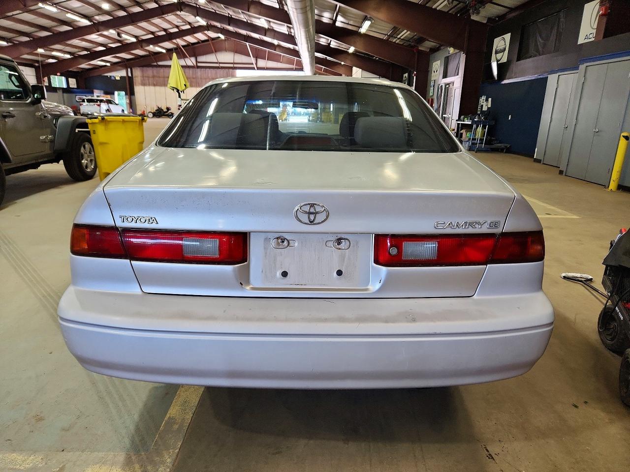 1999 Toyota Camry Ce Золотой vin: 4T1BG22K2XU511335