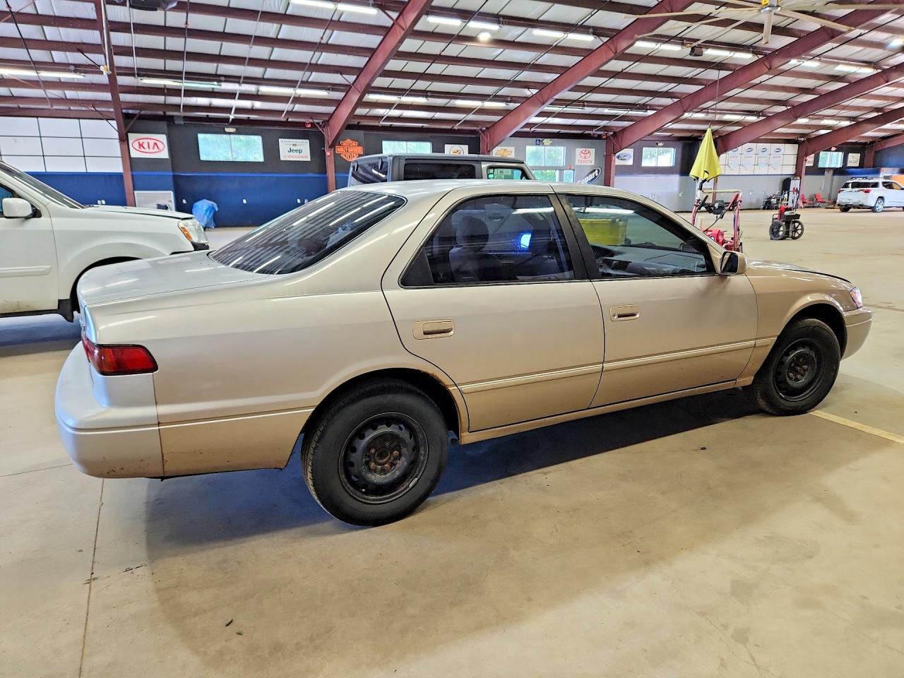 1999 Toyota Camry Ce Золотой vin: 4T1BG22K2XU511335