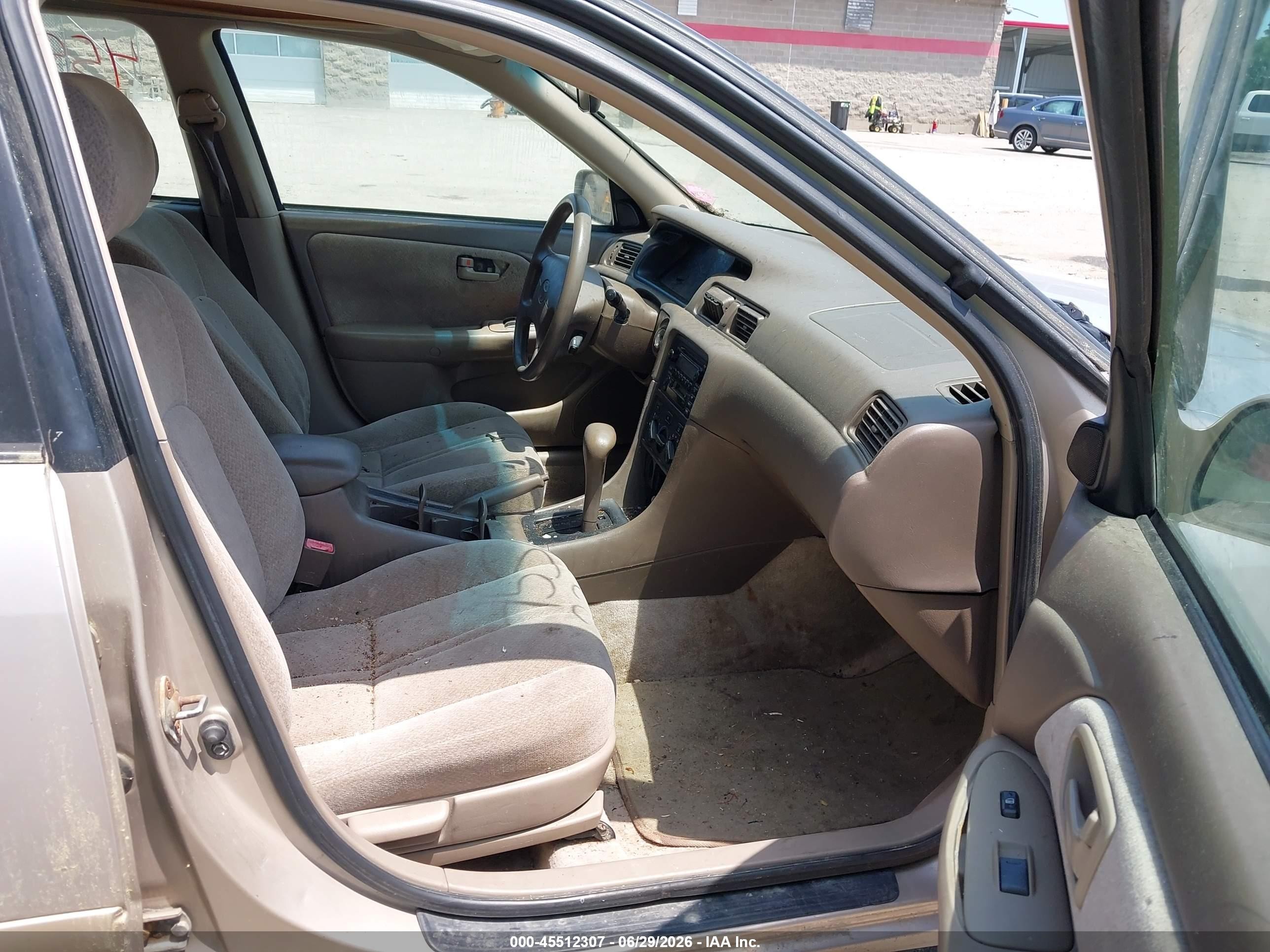 2000 Toyota Camry Le Silver vin: 4T1BG22K2YU641455