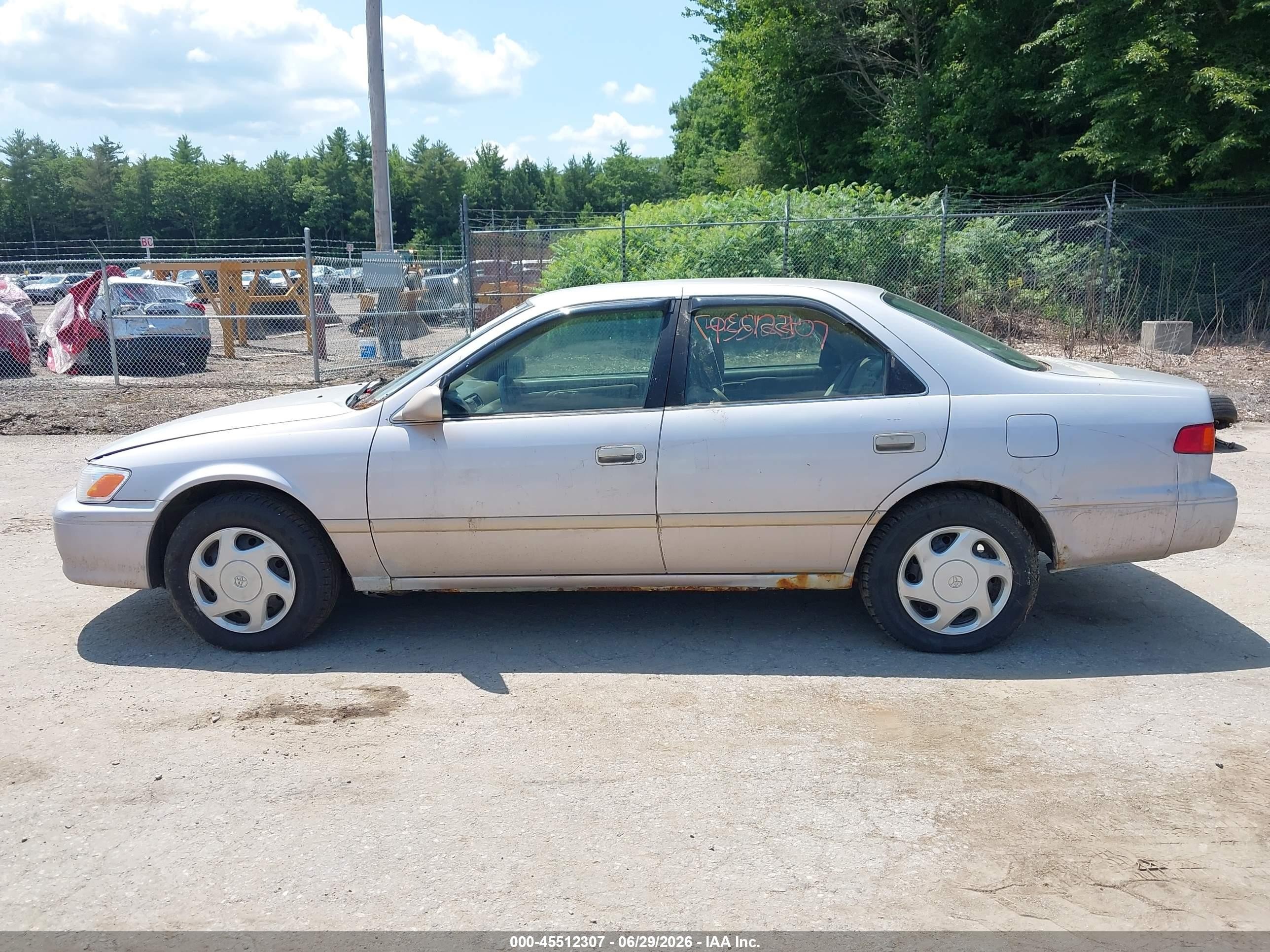 2000 Toyota Camry Le Silver vin: 4T1BG22K2YU641455