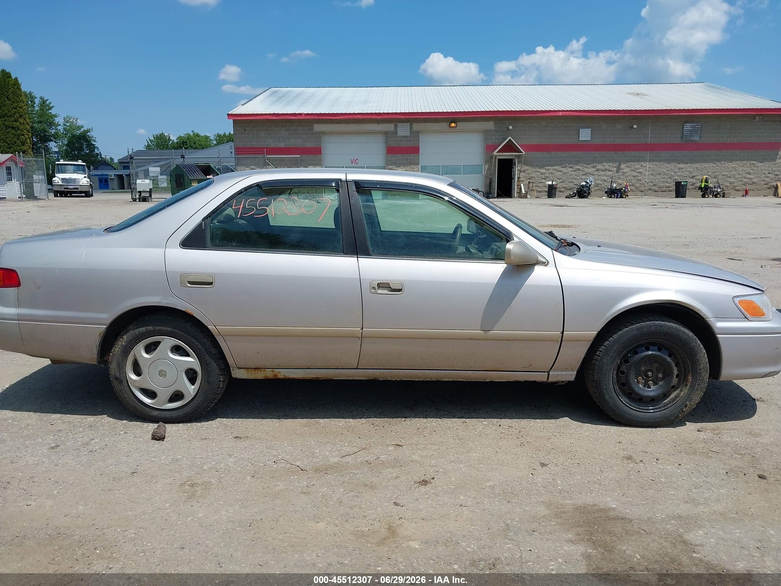 2000 Toyota Camry Le Silver vin: 4T1BG22K2YU641455