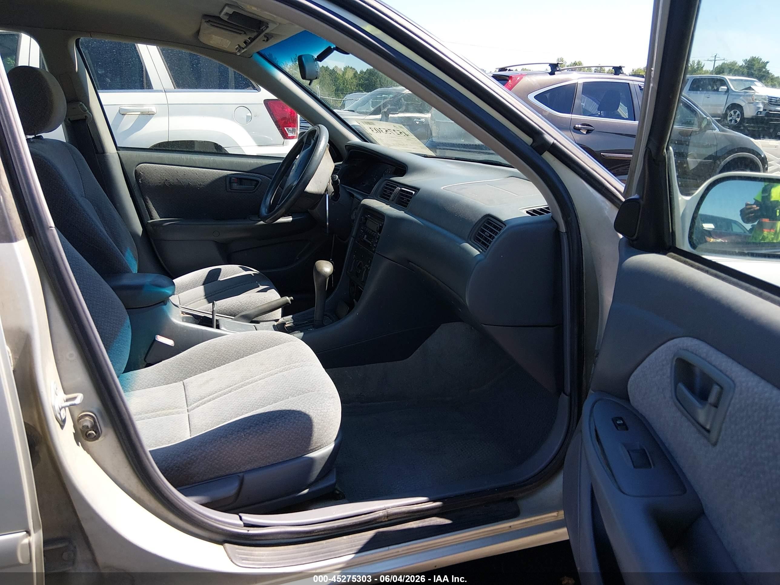 2000 Toyota Camry Le Silver vin: 4T1BG22K2YU656991