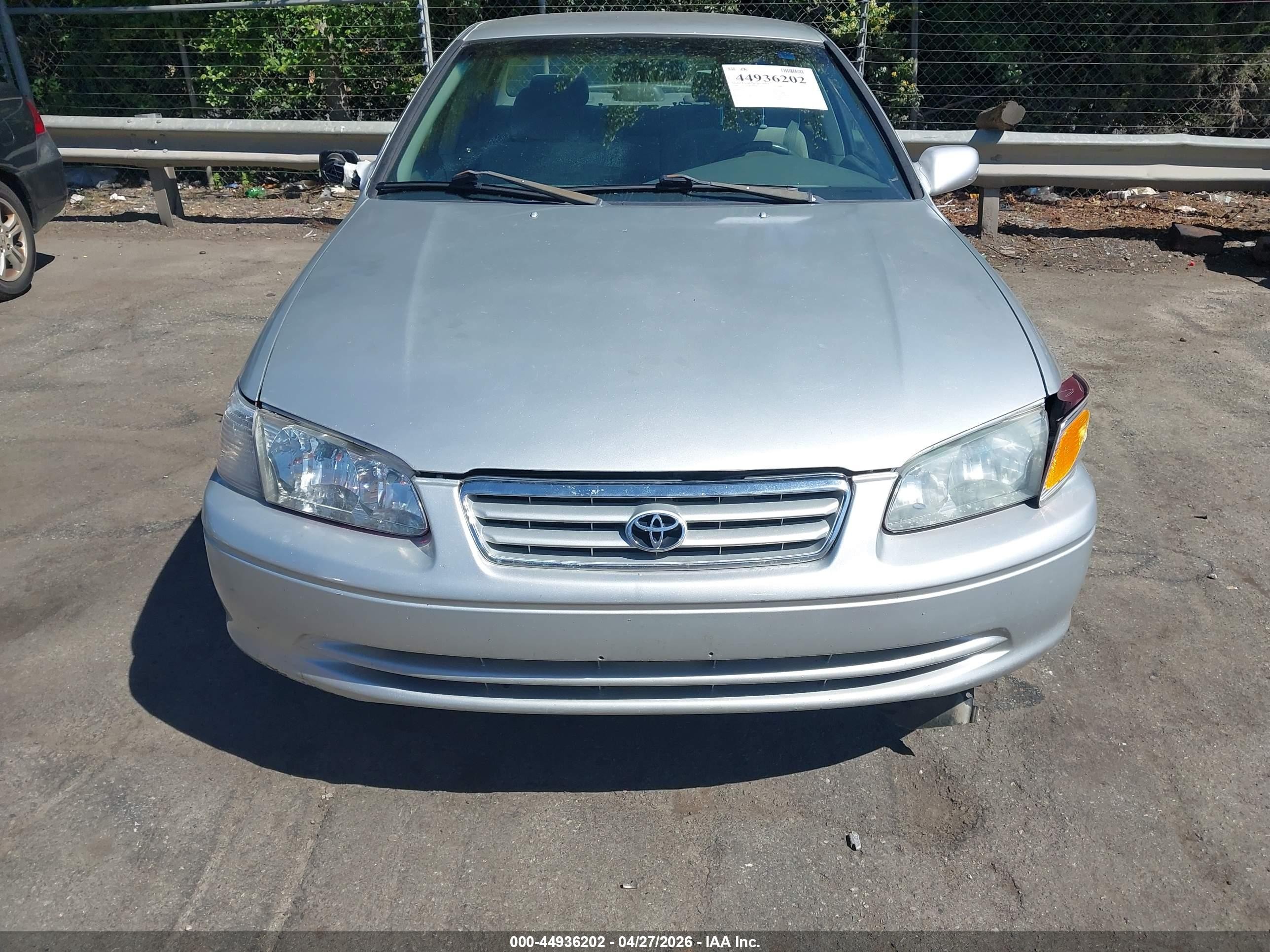 2000 Toyota Camry Le Silver vin: 4T1BG22K2YU677419