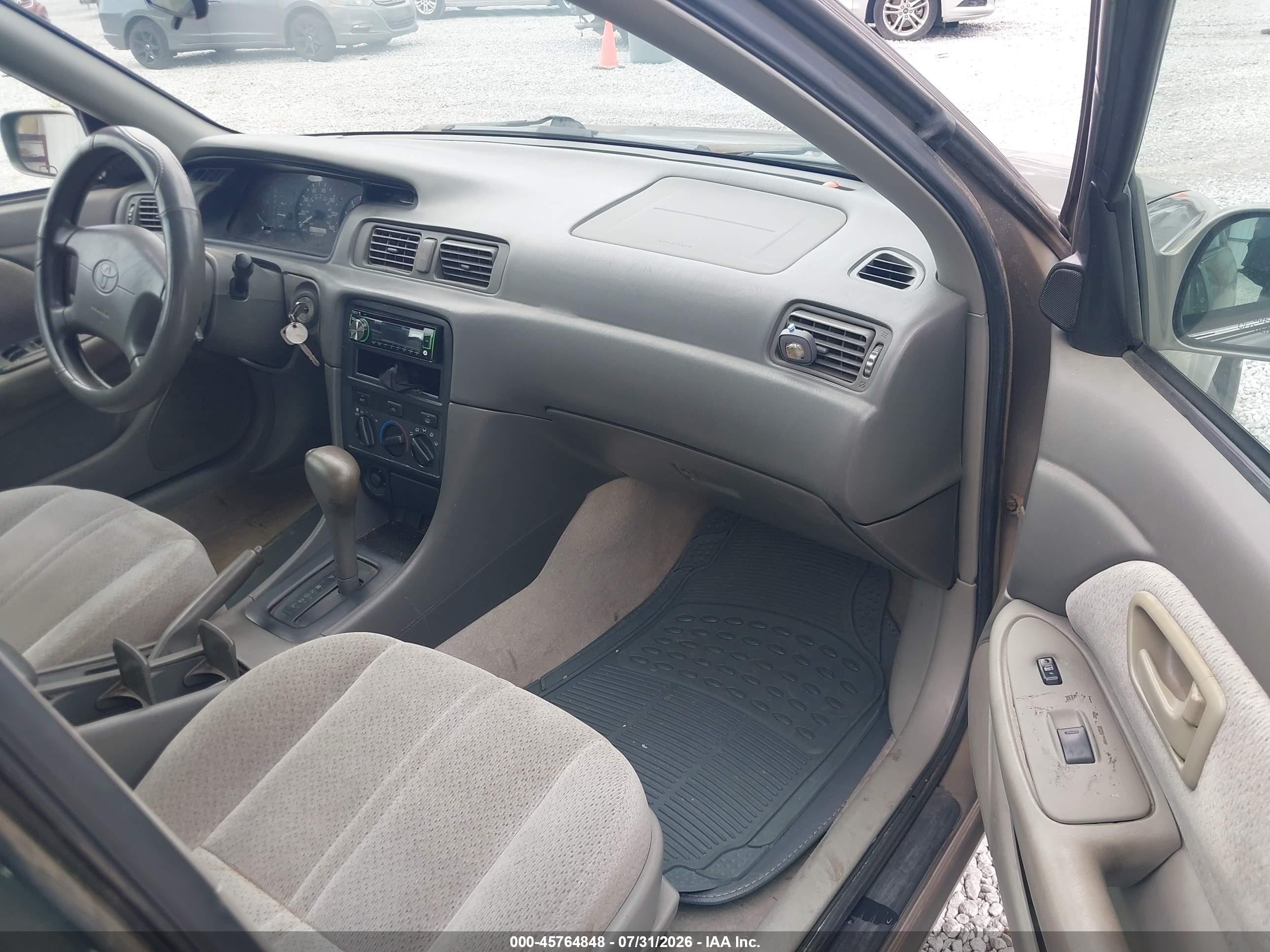 2000 Toyota Camry Le Gray vin: 4T1BG22K2YU695483