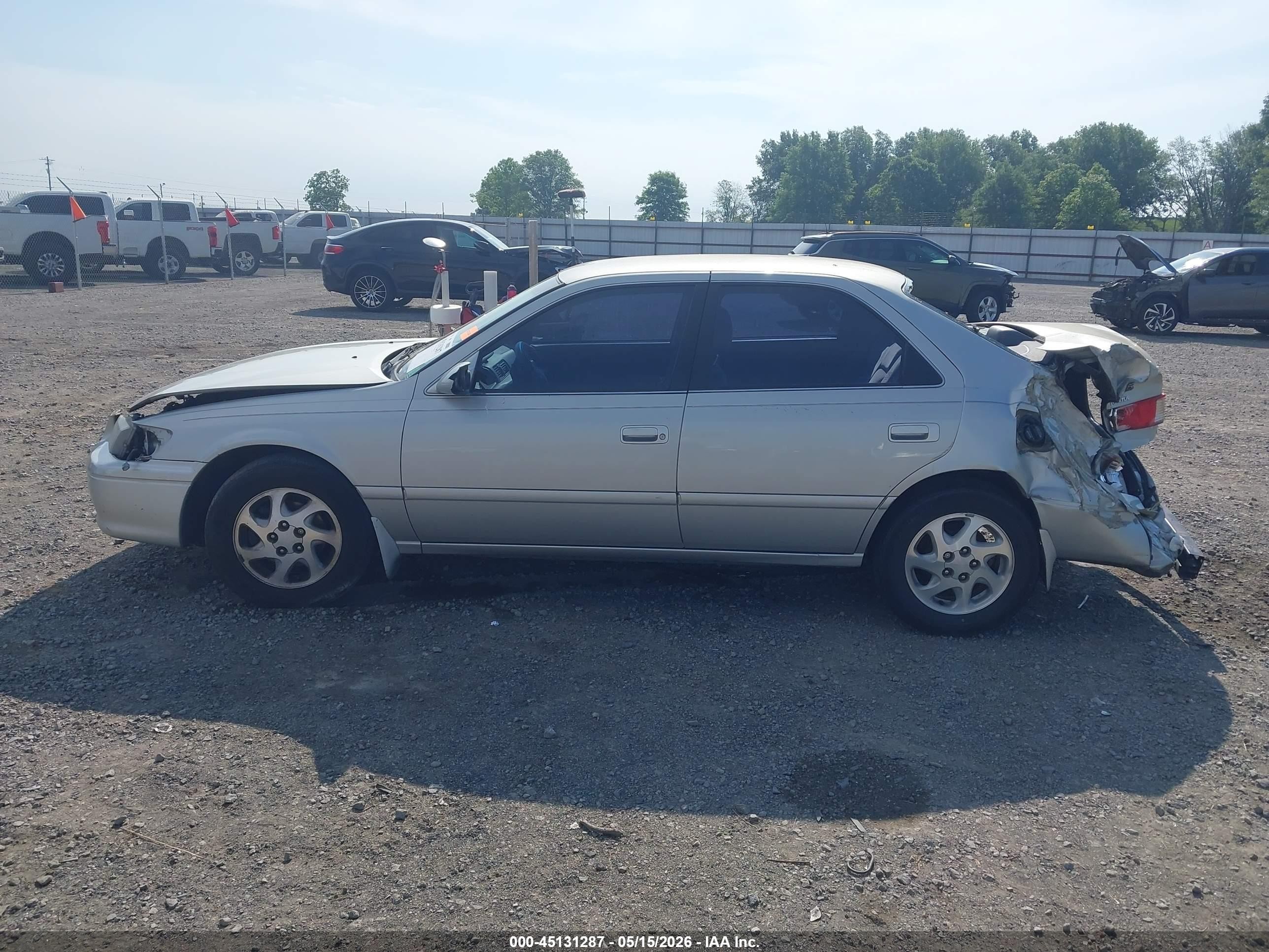 2001 Toyota Camry Le Серебряный vin: 4T1BG22K31U102901