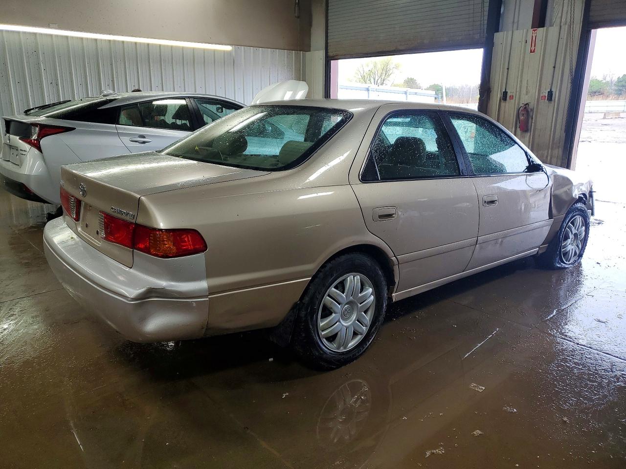 2001 Toyota Camry Le Желто-коричневый vin: 4T1BG22K31U857093
