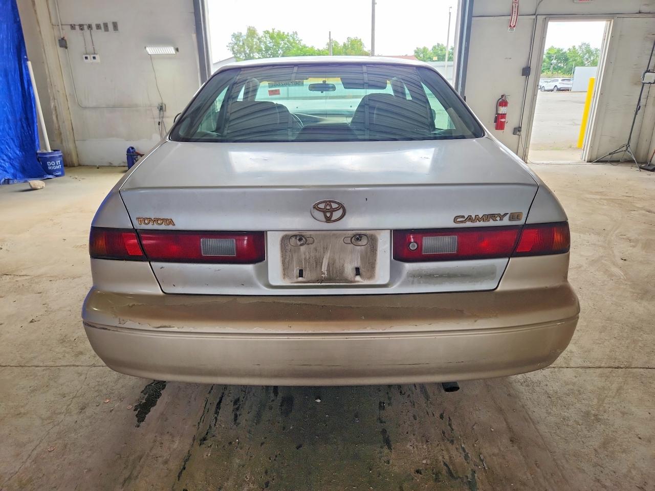 1997 Toyota Camry Le Tan vin: 4T1BG22K3VU054502