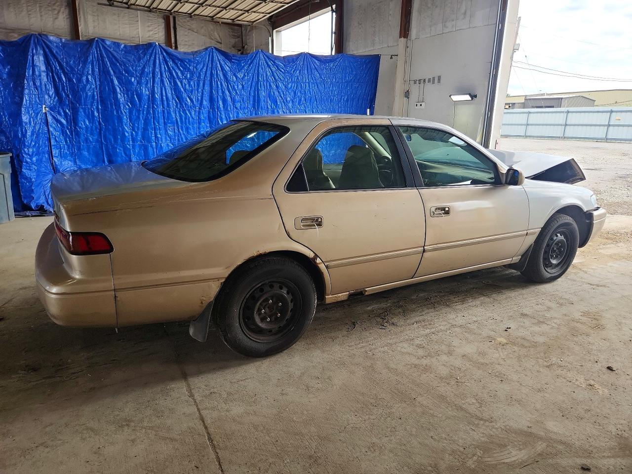 1997 Toyota Camry Le Tan vin: 4T1BG22K3VU054502