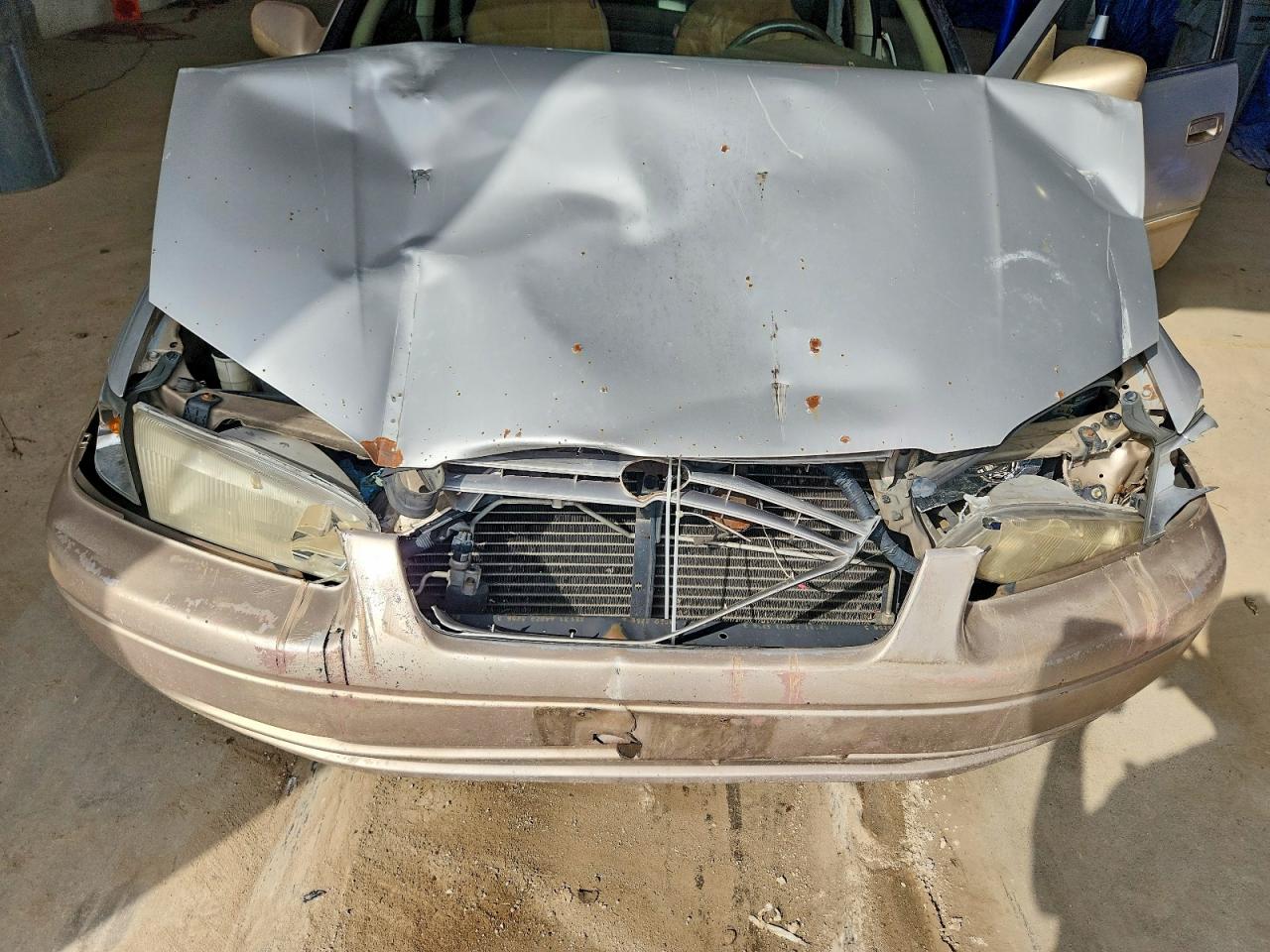 1997 Toyota Camry Le Tan vin: 4T1BG22K3VU054502