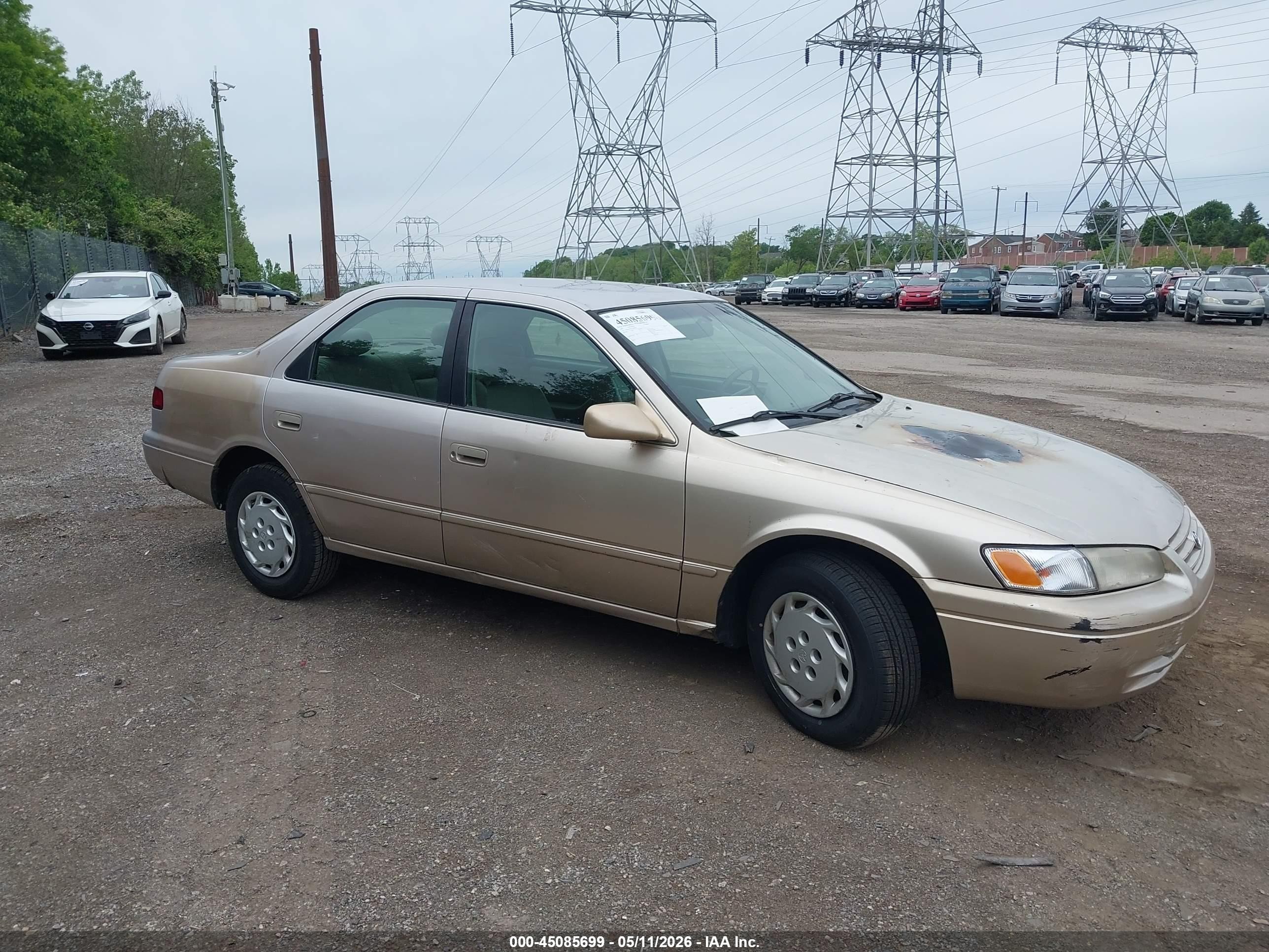 1997 Toyota Camry Le Gold vin: 4T1BG22K3VU787391
