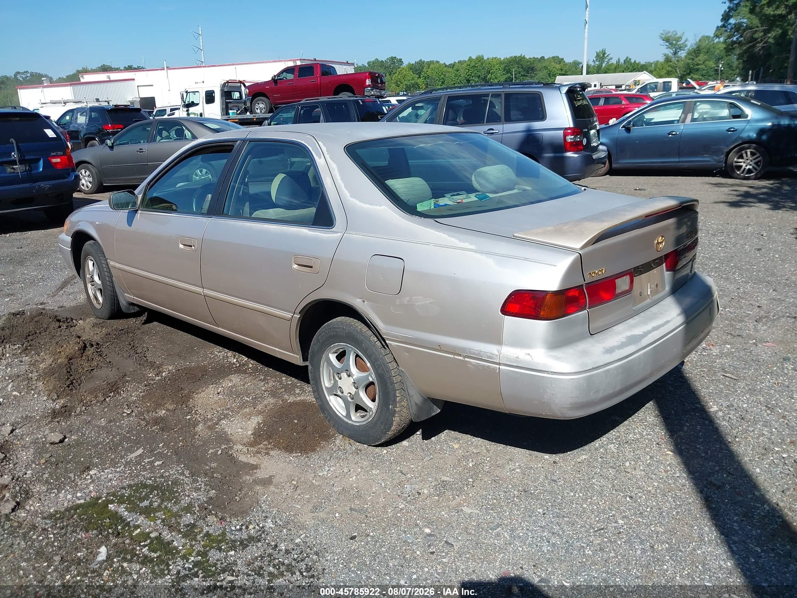 1998 Toyota Camry Le Beige vin: 4T1BG22K3WU194163