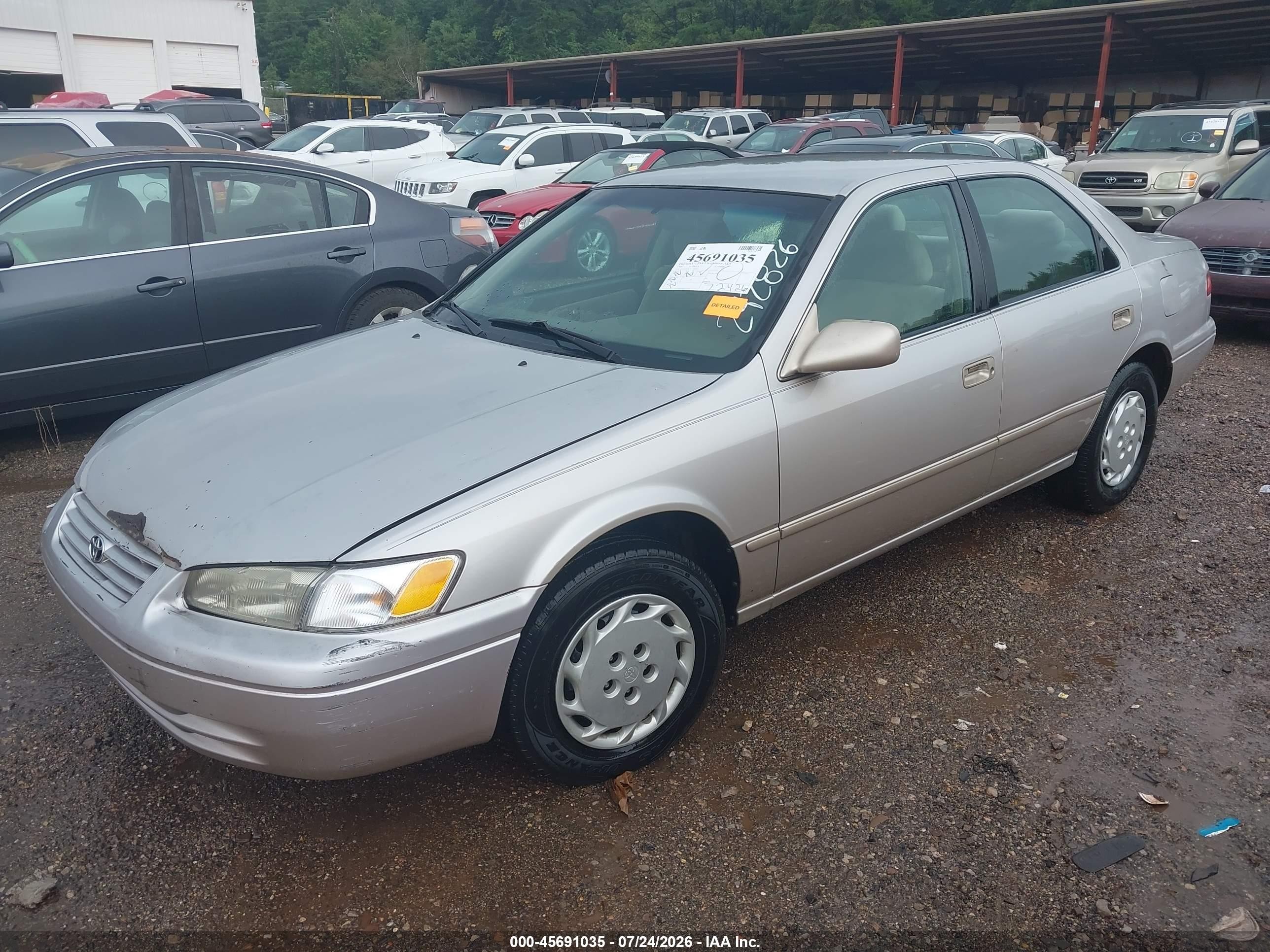1998 Toyota Camry Le Silver vin: 4T1BG22K3WU242826
