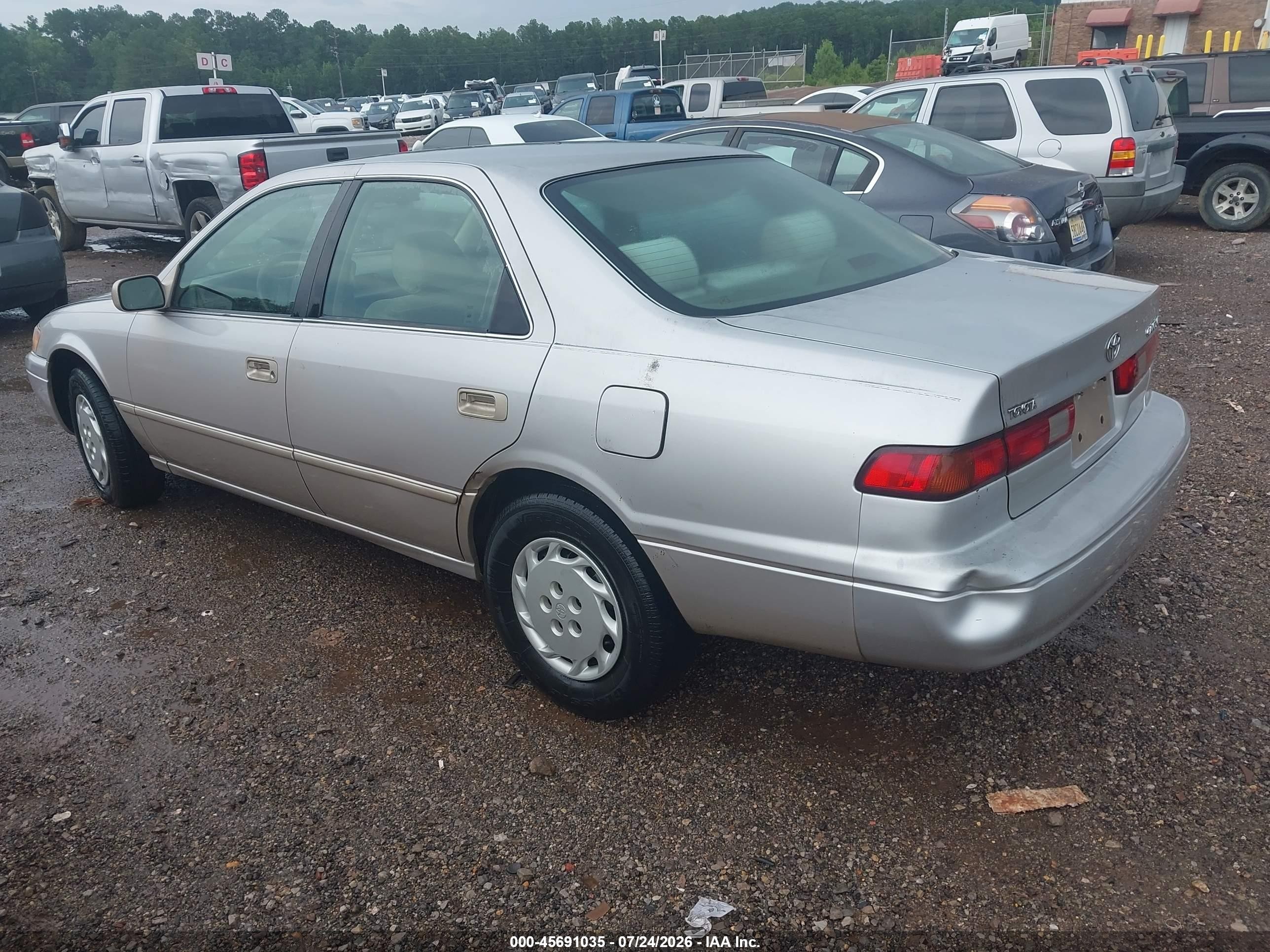 1998 Toyota Camry Le Silver vin: 4T1BG22K3WU242826