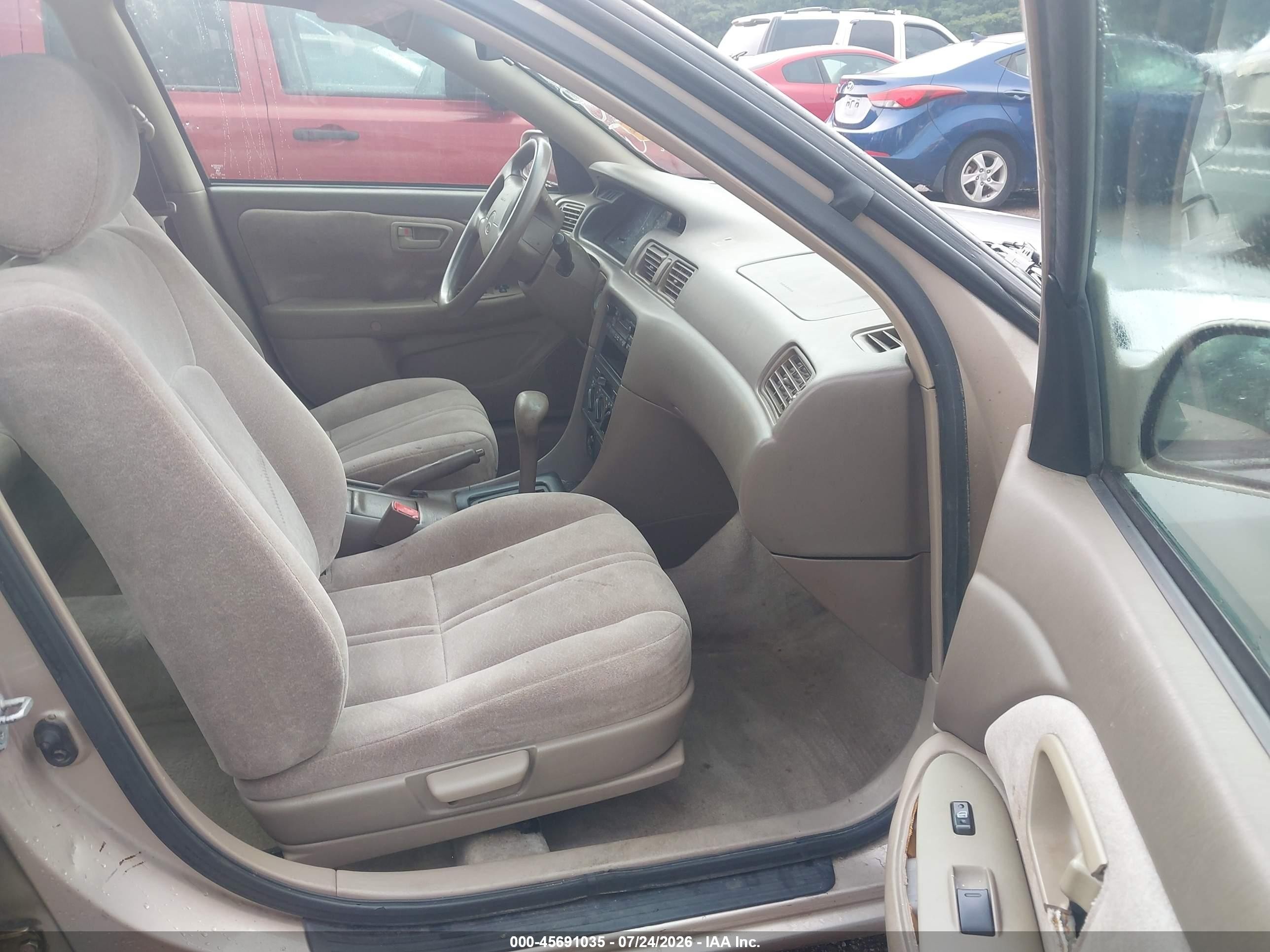 1998 Toyota Camry Le Silver vin: 4T1BG22K3WU242826