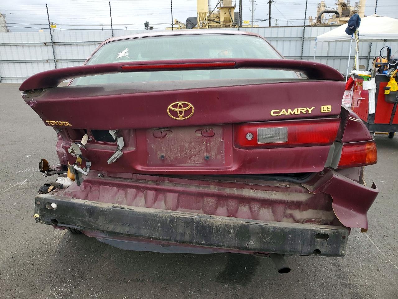 1998 Toyota Camry Le Burgundy vin: 4T1BG22K3WU828359