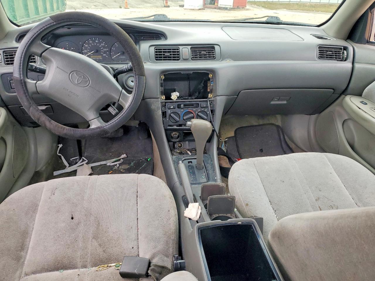 1999 Toyota Camry Le Beige vin: 4T1BG22K3XU411972