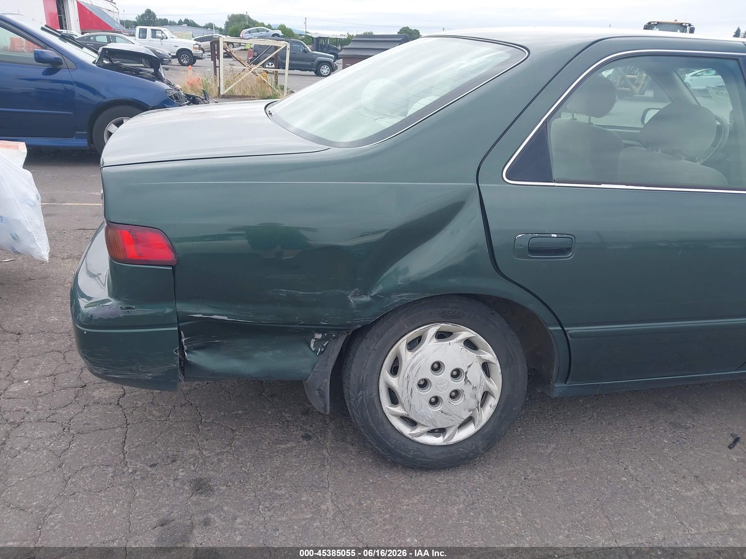 1999 Toyota Camry Le Зеленый vin: 4T1BG22K3XU495453