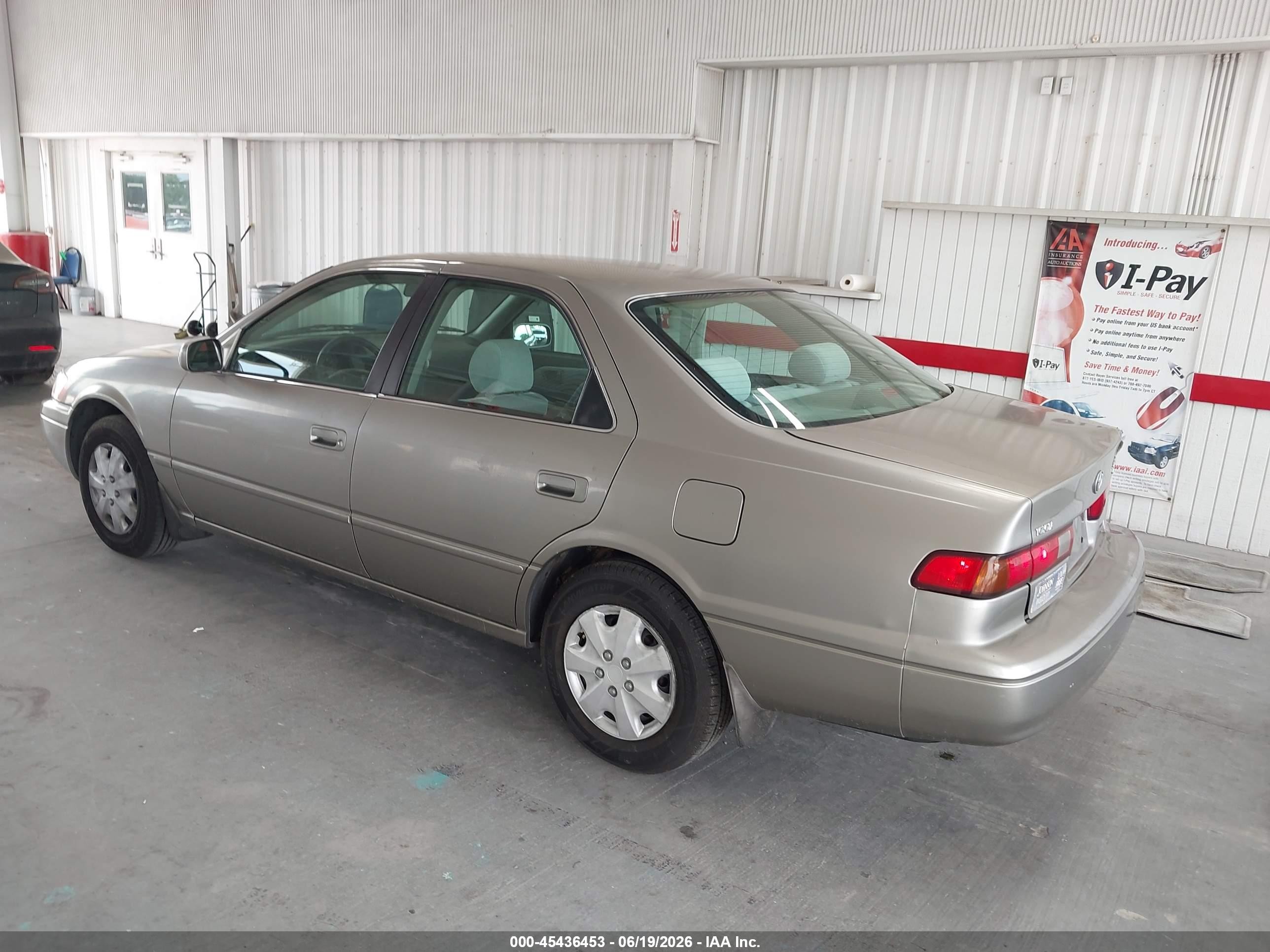 1999 Toyota Camry Le Beige vin: 4T1BG22K3XU512610
