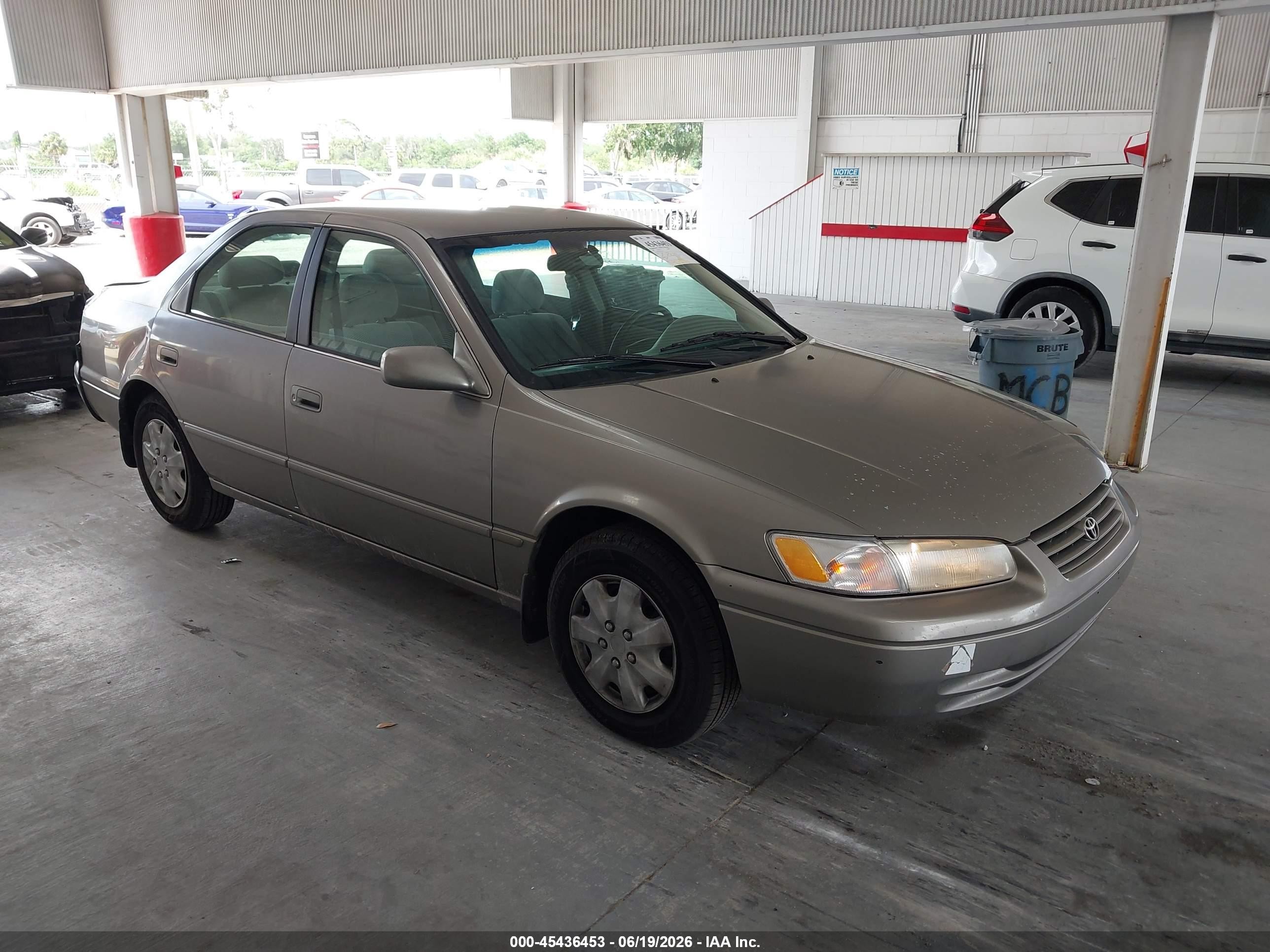 1999 Toyota Camry Le Beige vin: 4T1BG22K3XU512610