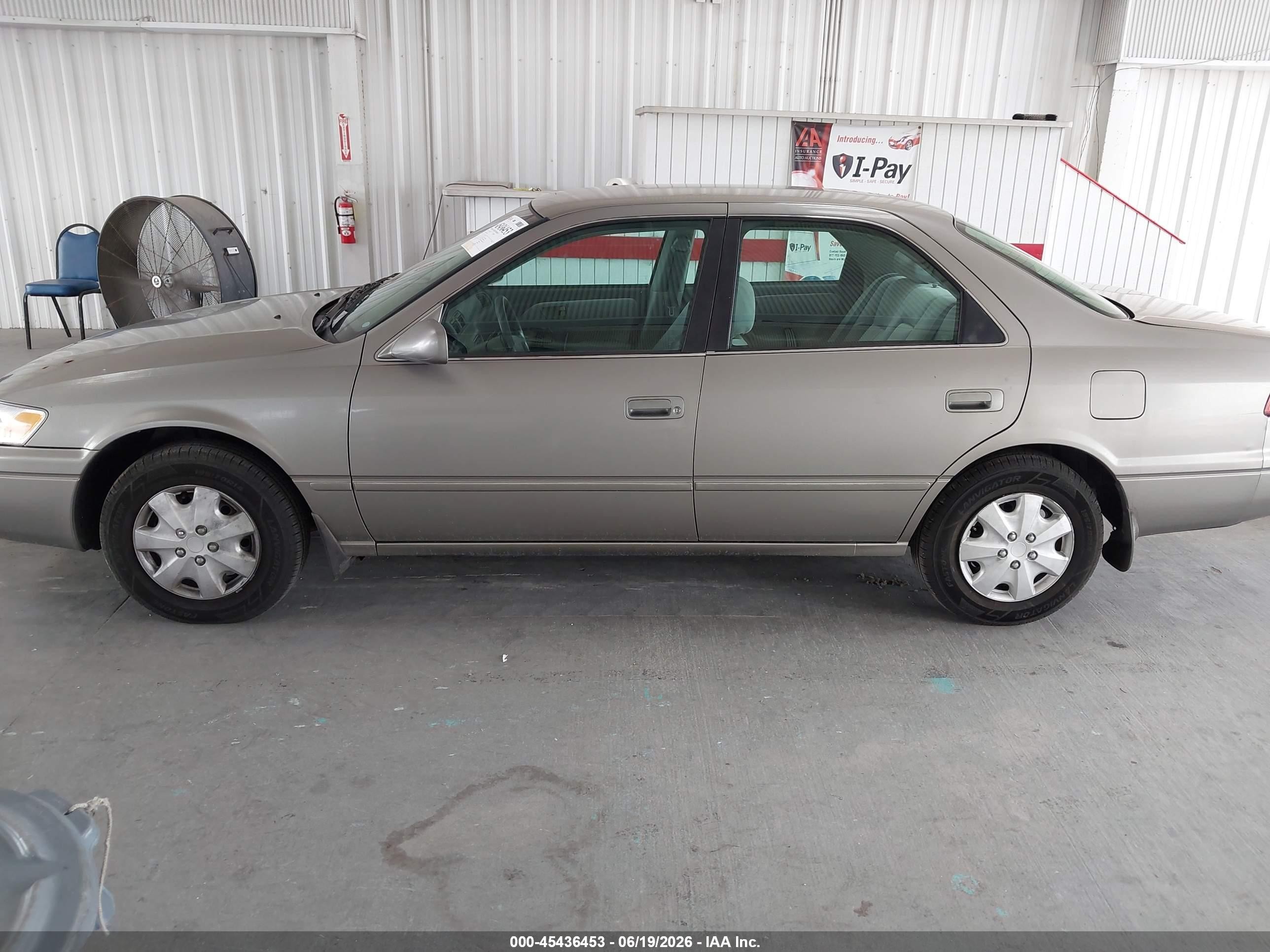 1999 Toyota Camry Le Beige vin: 4T1BG22K3XU512610
