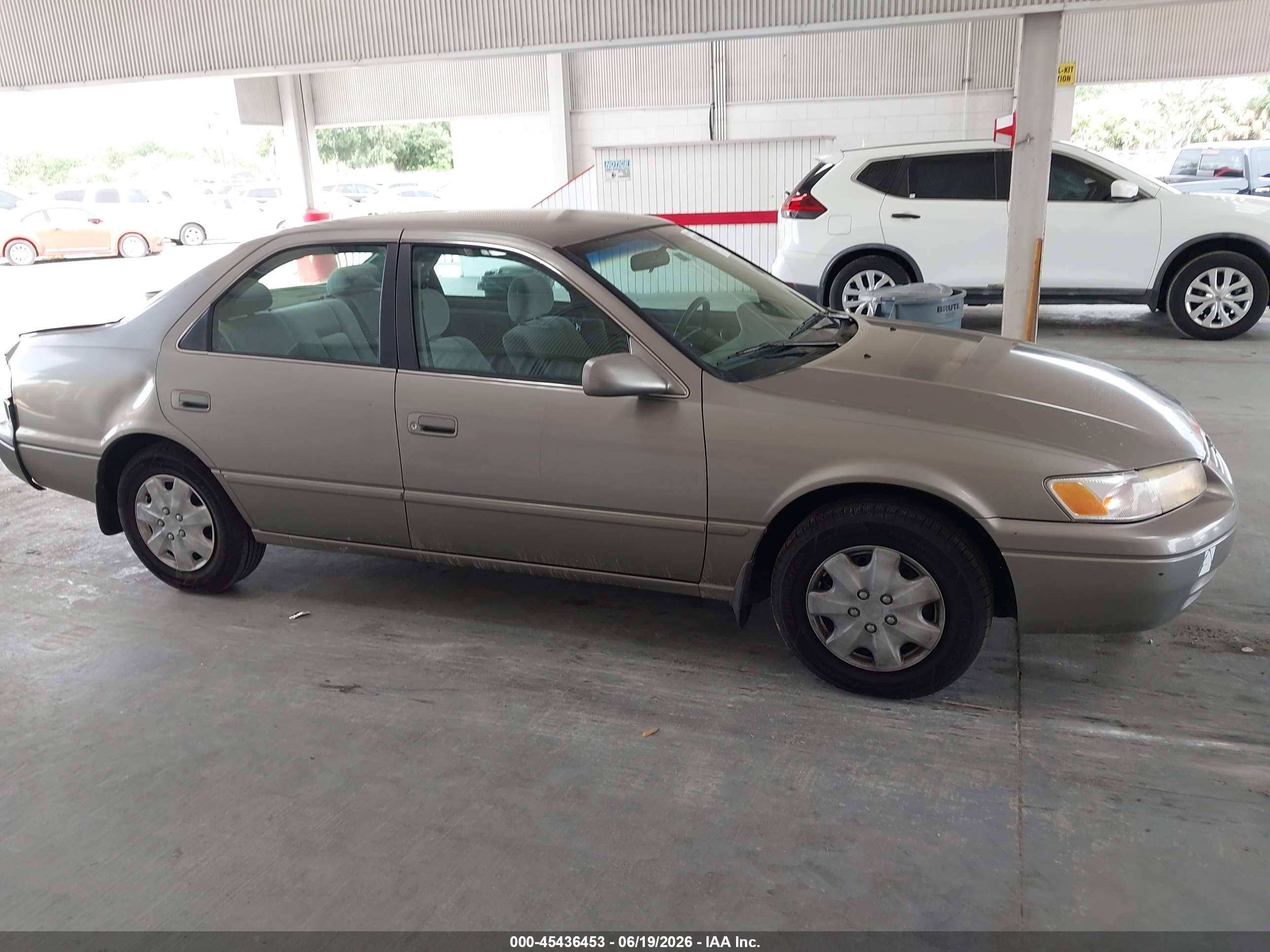 1999 Toyota Camry Le Beige vin: 4T1BG22K3XU512610