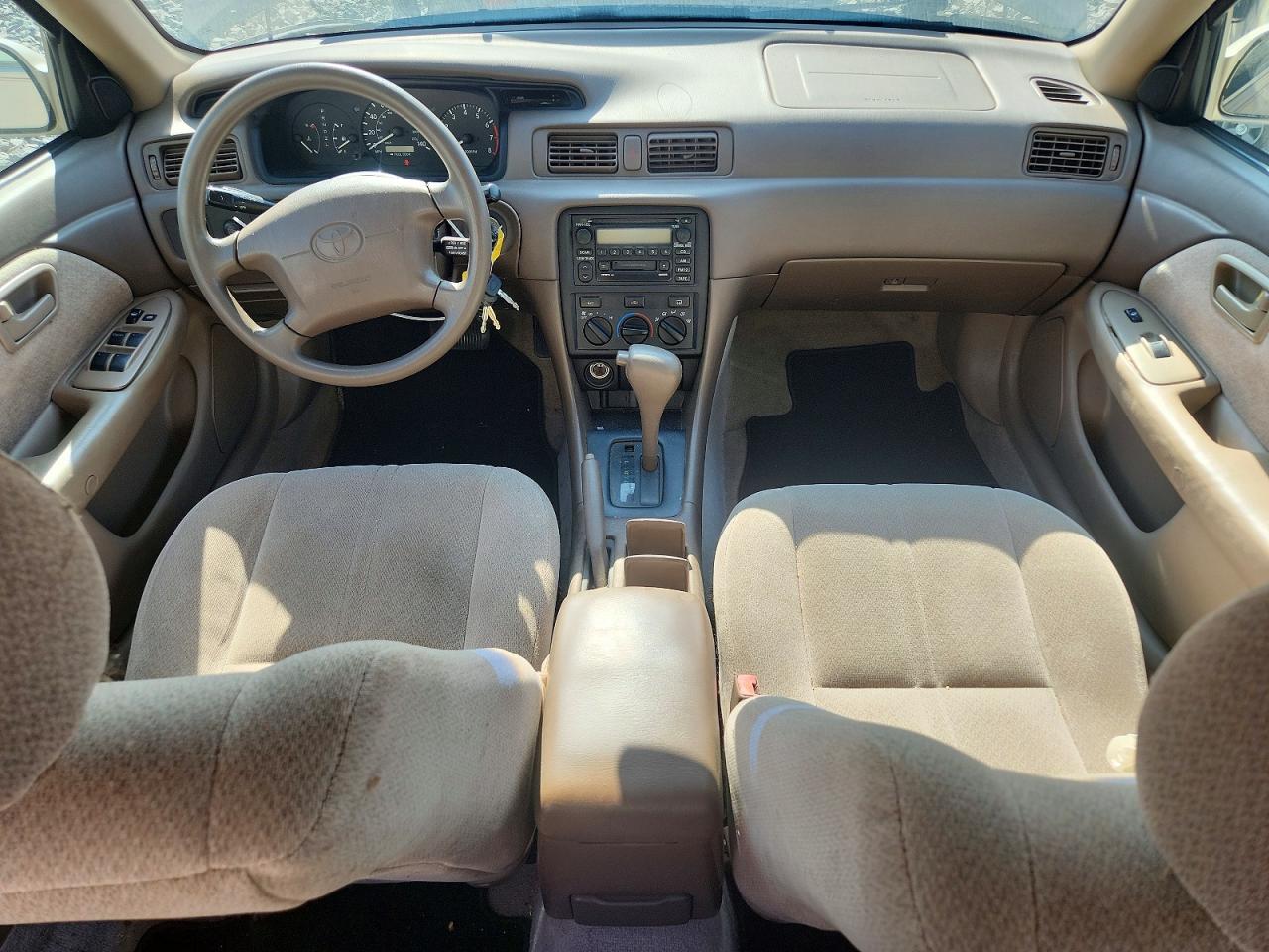 2000 Toyota Camry Le Tan vin: 4T1BG22K3YU007670