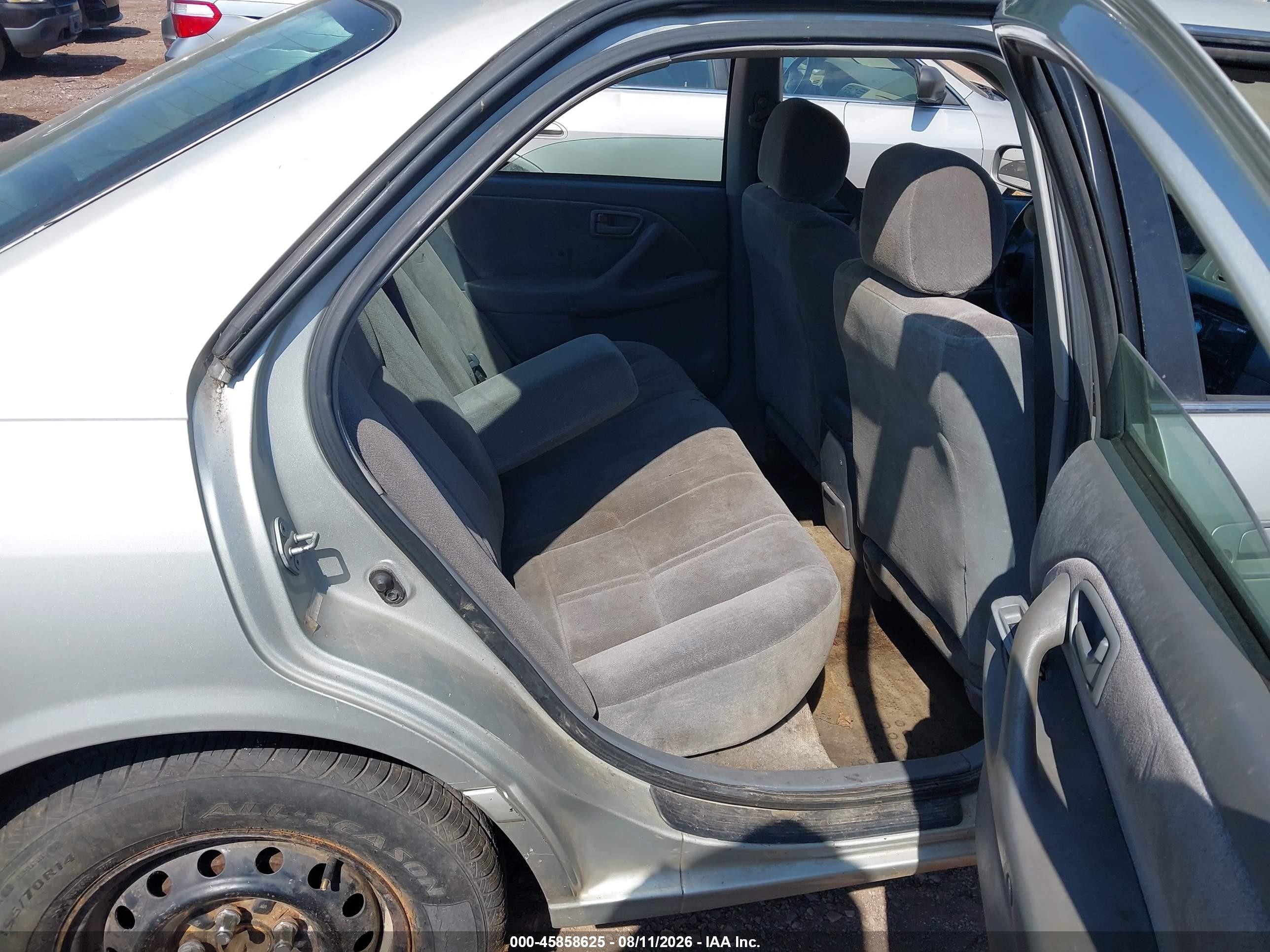 2000 Toyota Camry Ce Silver vin: 4T1BG22K3YU011279