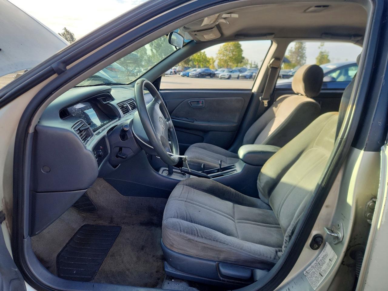 2000 Toyota Camry Ce Серебряный vin: 4T1BG22K3YU670883
