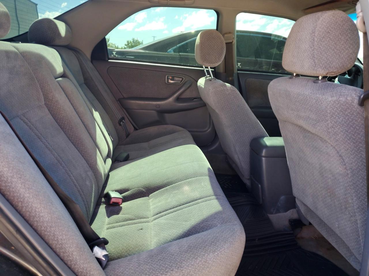 2000 Toyota Camry Le Gray vin: 4T1BG22K47U976751