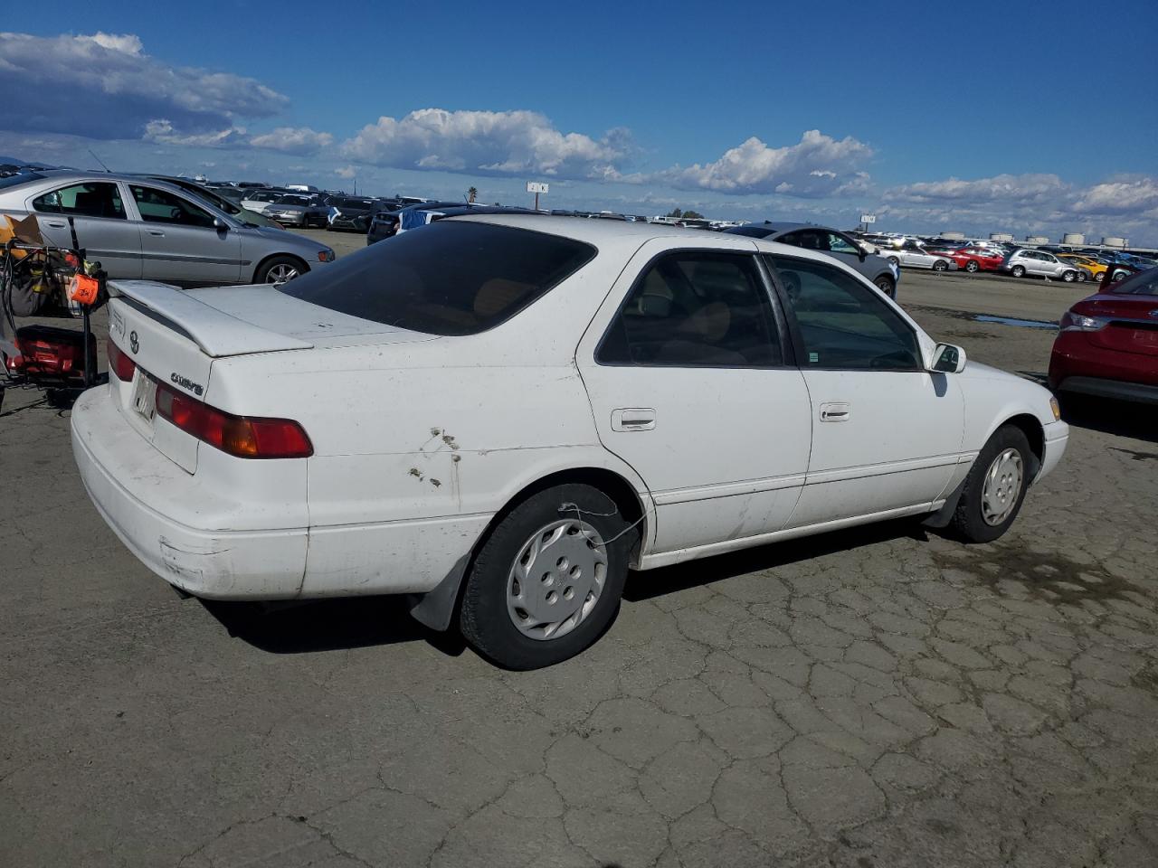 1997 Toyota Camry Ce White vin: 4T1BG22K4VU802836