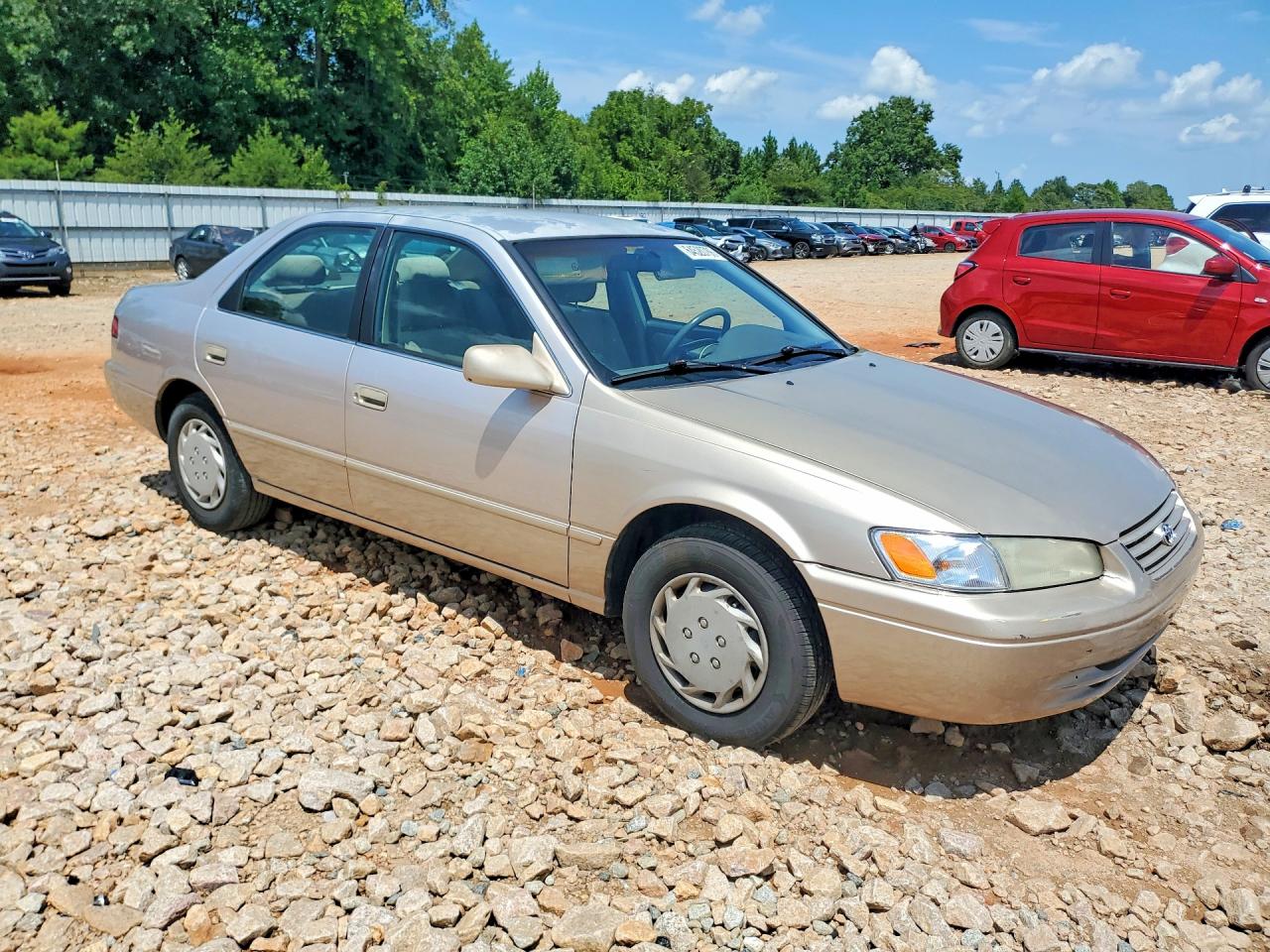 1998 Toyota Camry Le Tan vin: 4T1BG22K4WU330204