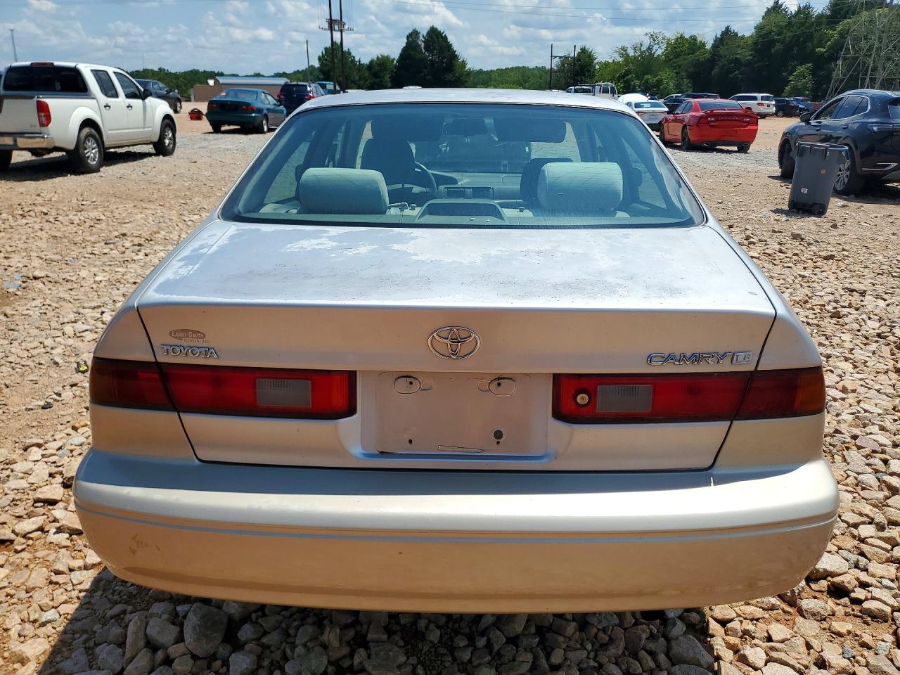 1998 Toyota Camry Le Tan vin: 4T1BG22K4WU330204