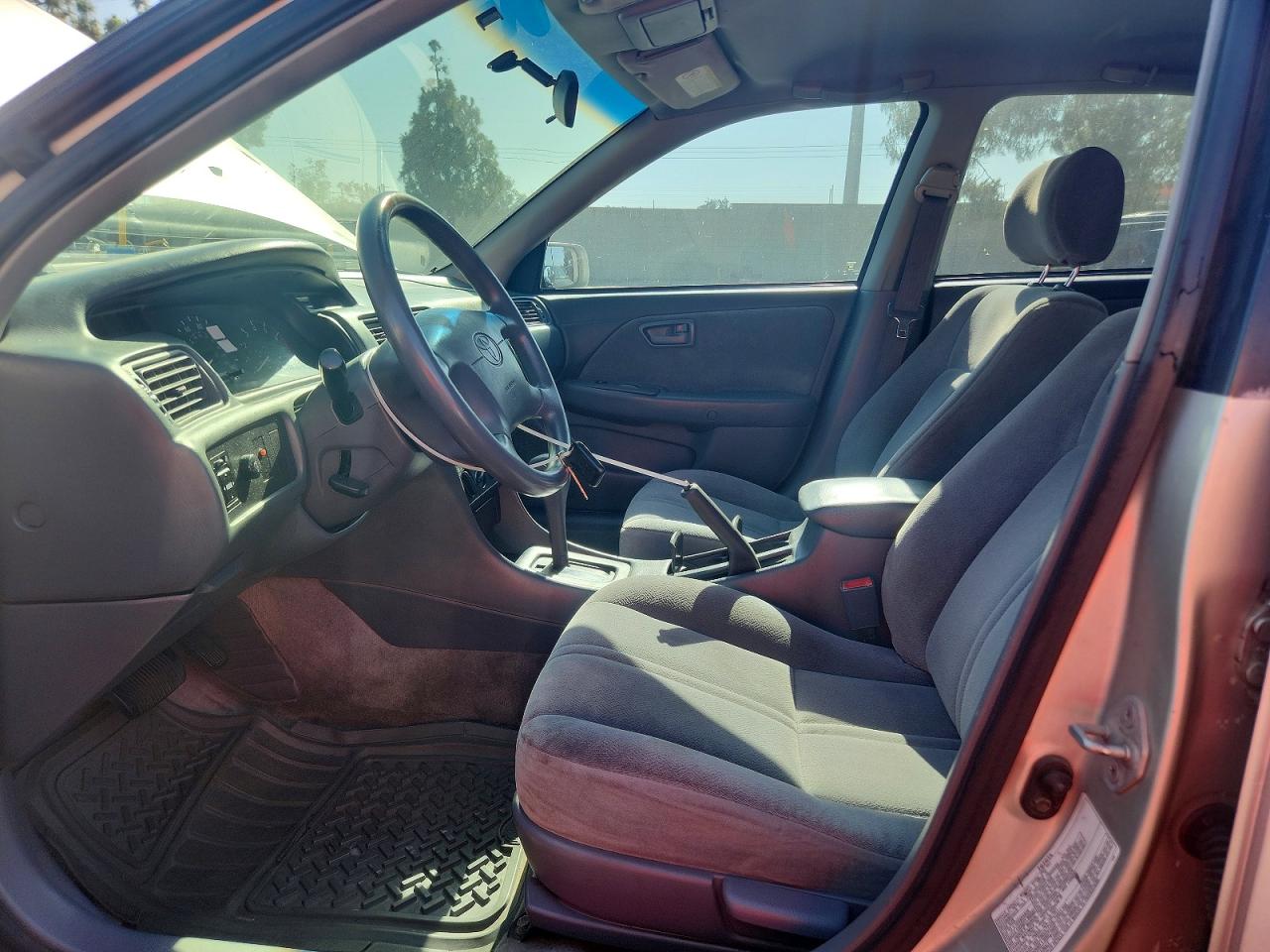 2000 Toyota Camry Ce Silver vin: 4T1BG22K4YU696764