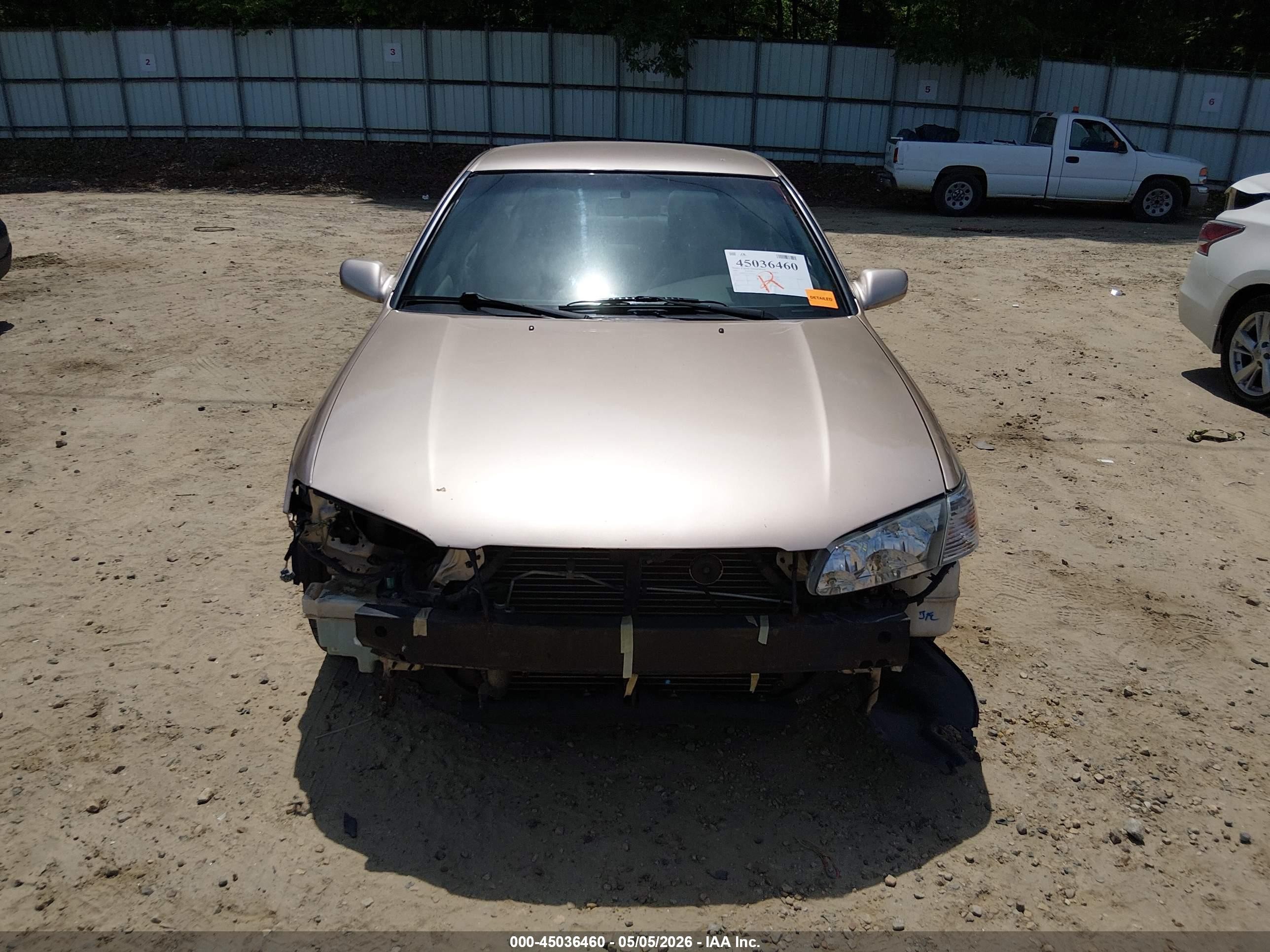2001 Toyota Camry Le Золотой vin: 4T1BG22K51U059310