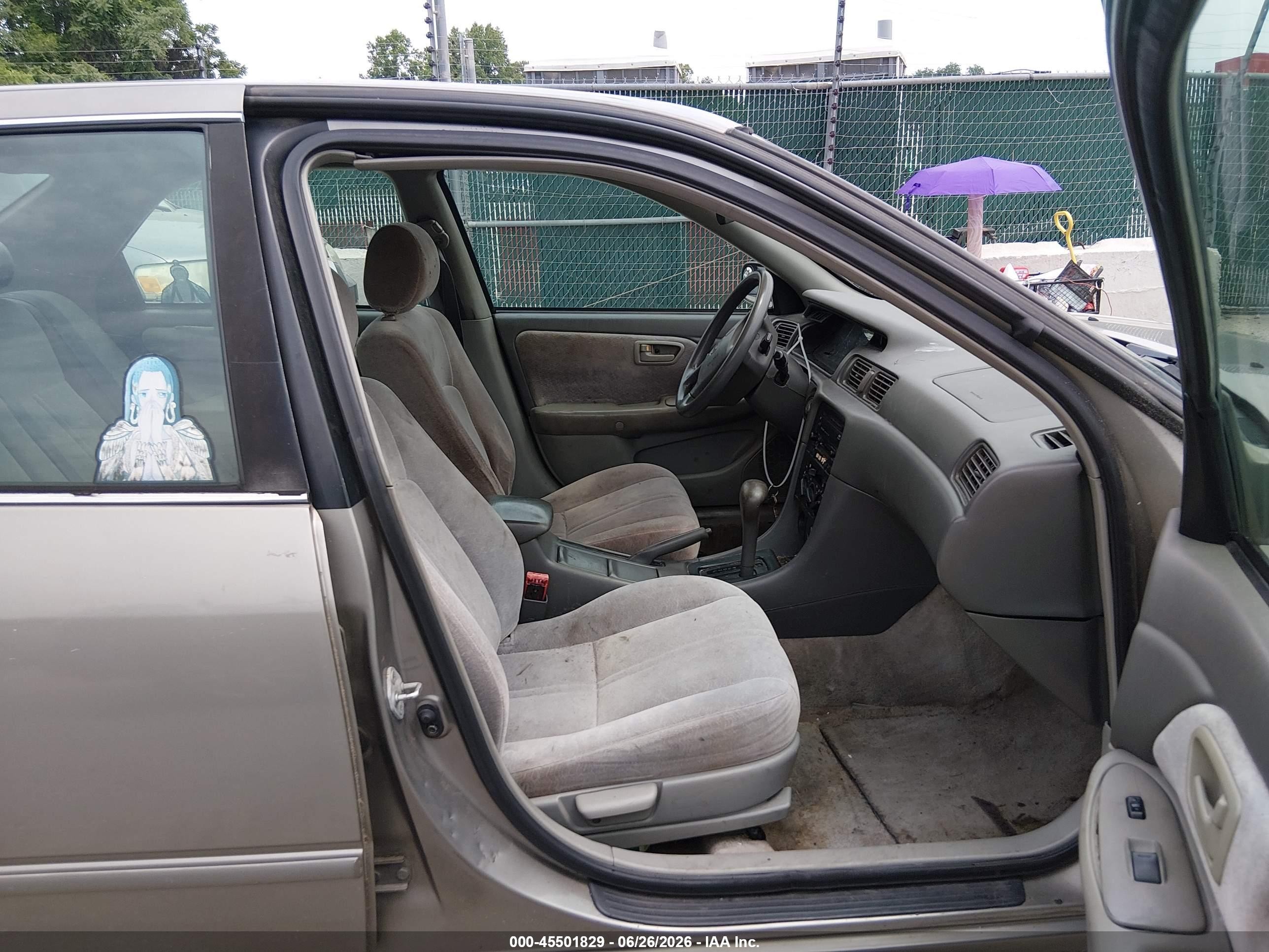 1998 Toyota Camry Le Gray vin: 4T1BG22K5WU380190