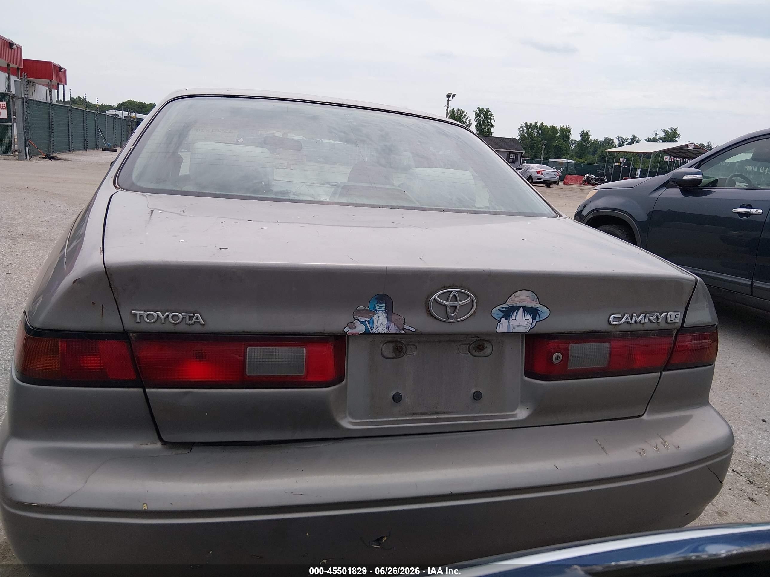 1998 Toyota Camry Le Gray vin: 4T1BG22K5WU380190