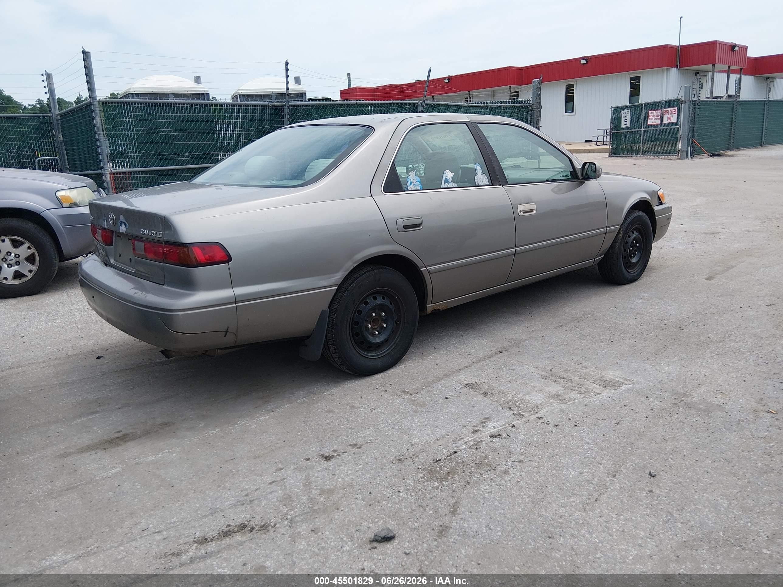 1998 Toyota Camry Le Gray vin: 4T1BG22K5WU380190