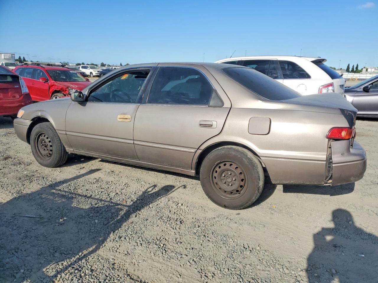 1999 Toyota Camry Le Gold vin: 4T1BG22K5XU435965